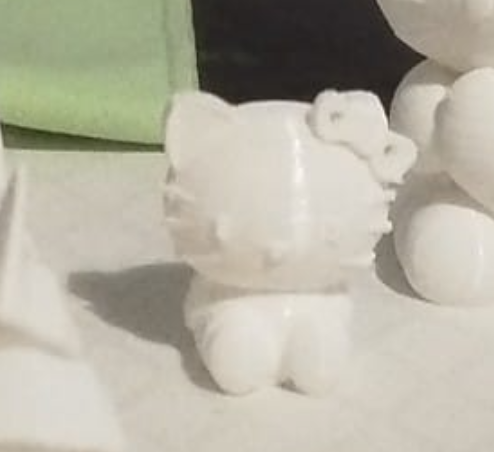 Mini hello kitty sentada