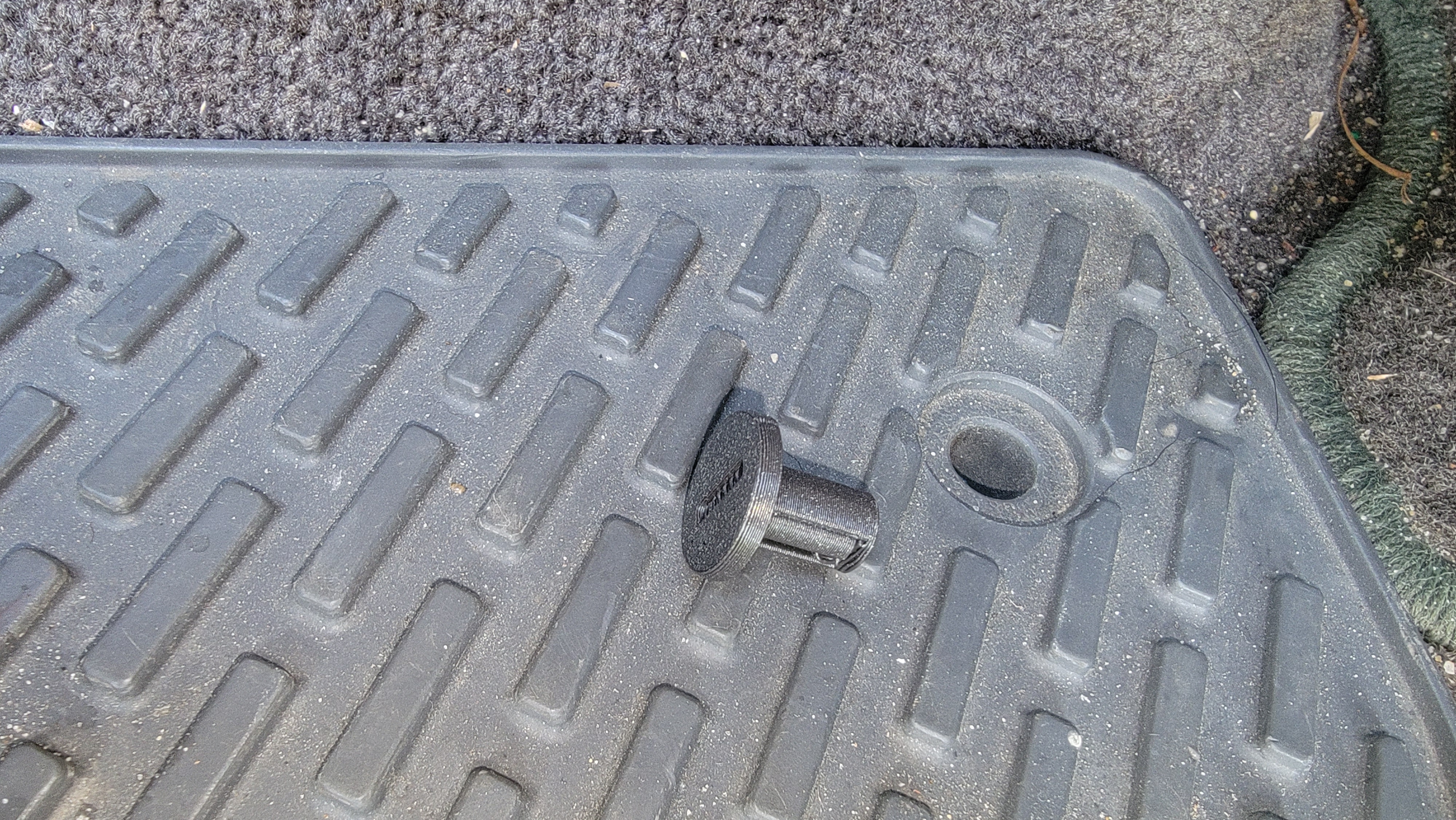FJ80 2nd Row Step Plate Retainer