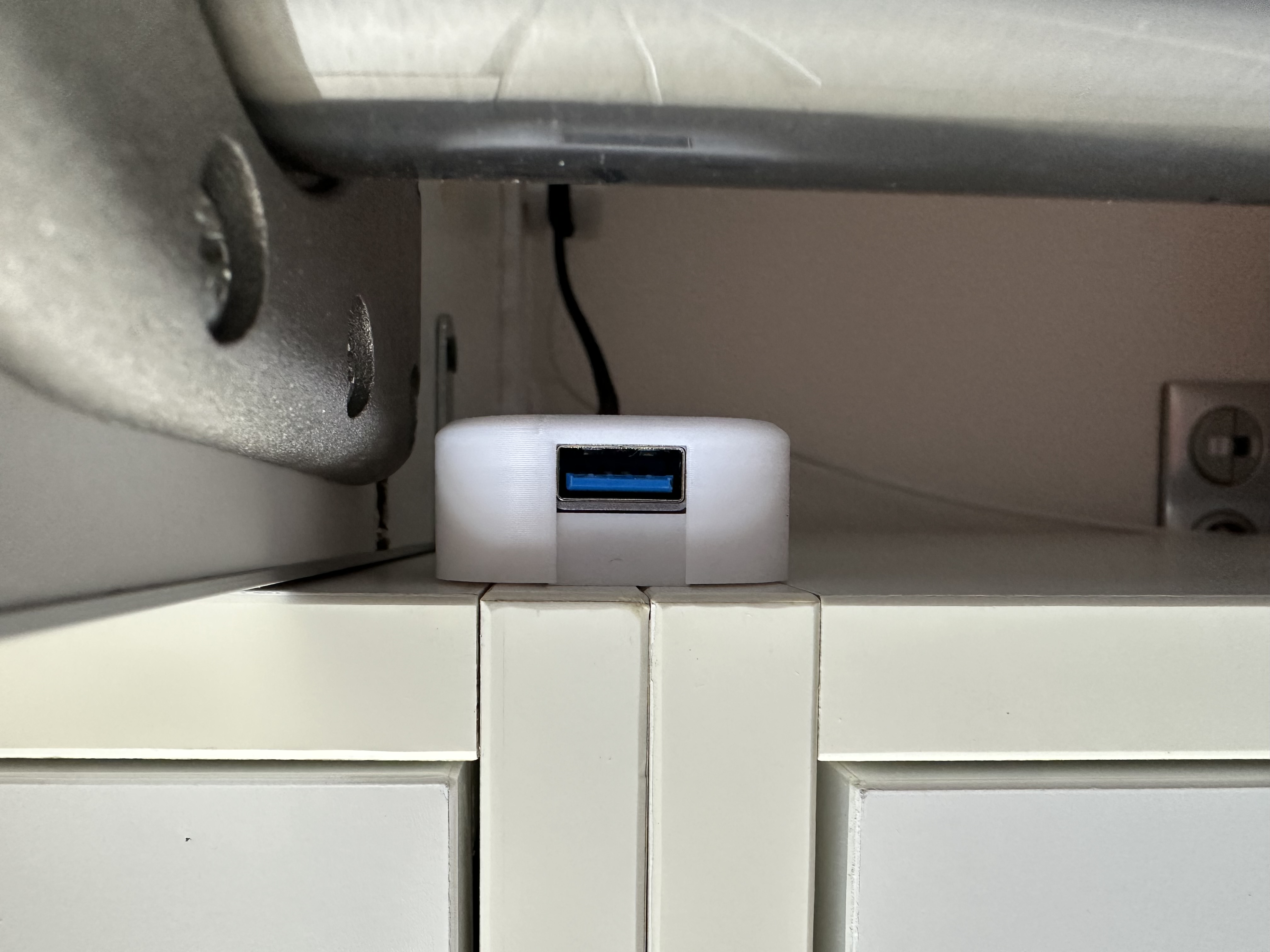 Holder For USB Plug (Ugreen)