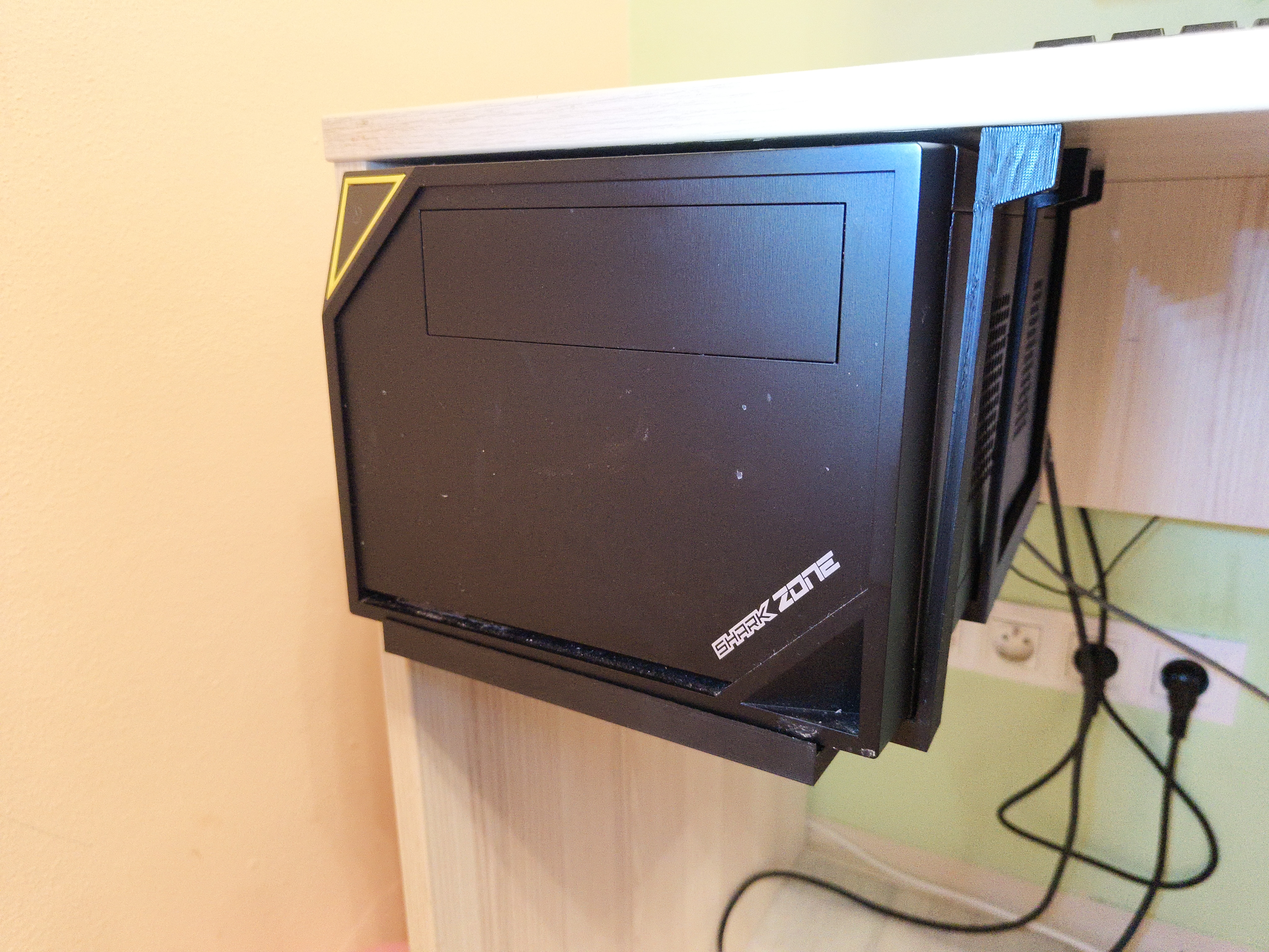 Sharkoon mini-ITX case holder