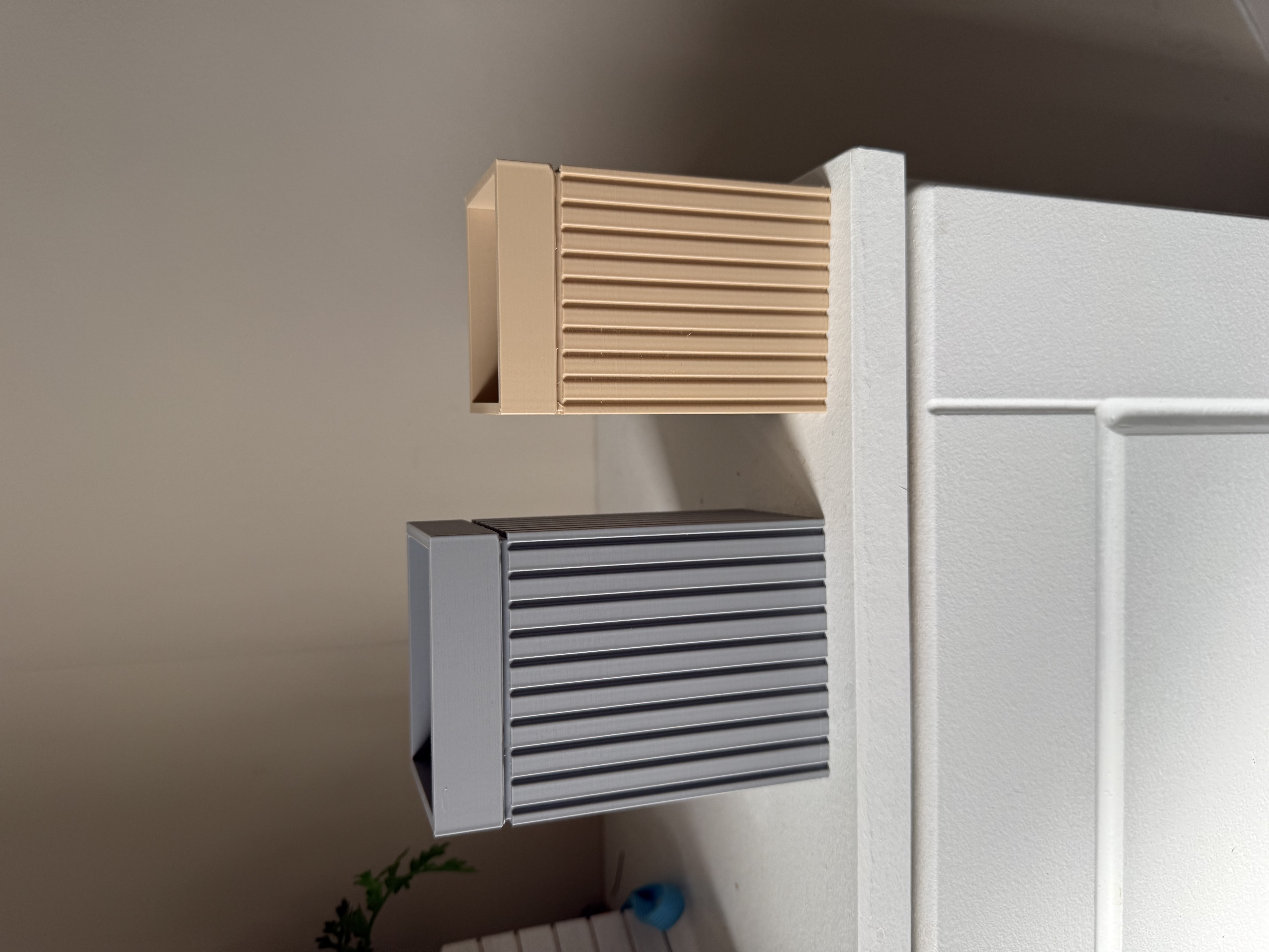 box with vertical lines 3D model