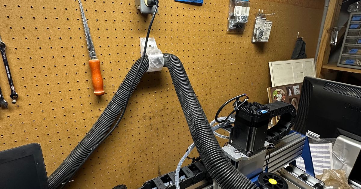 Vacuum hose mount by tsunaminoai Download free STL model