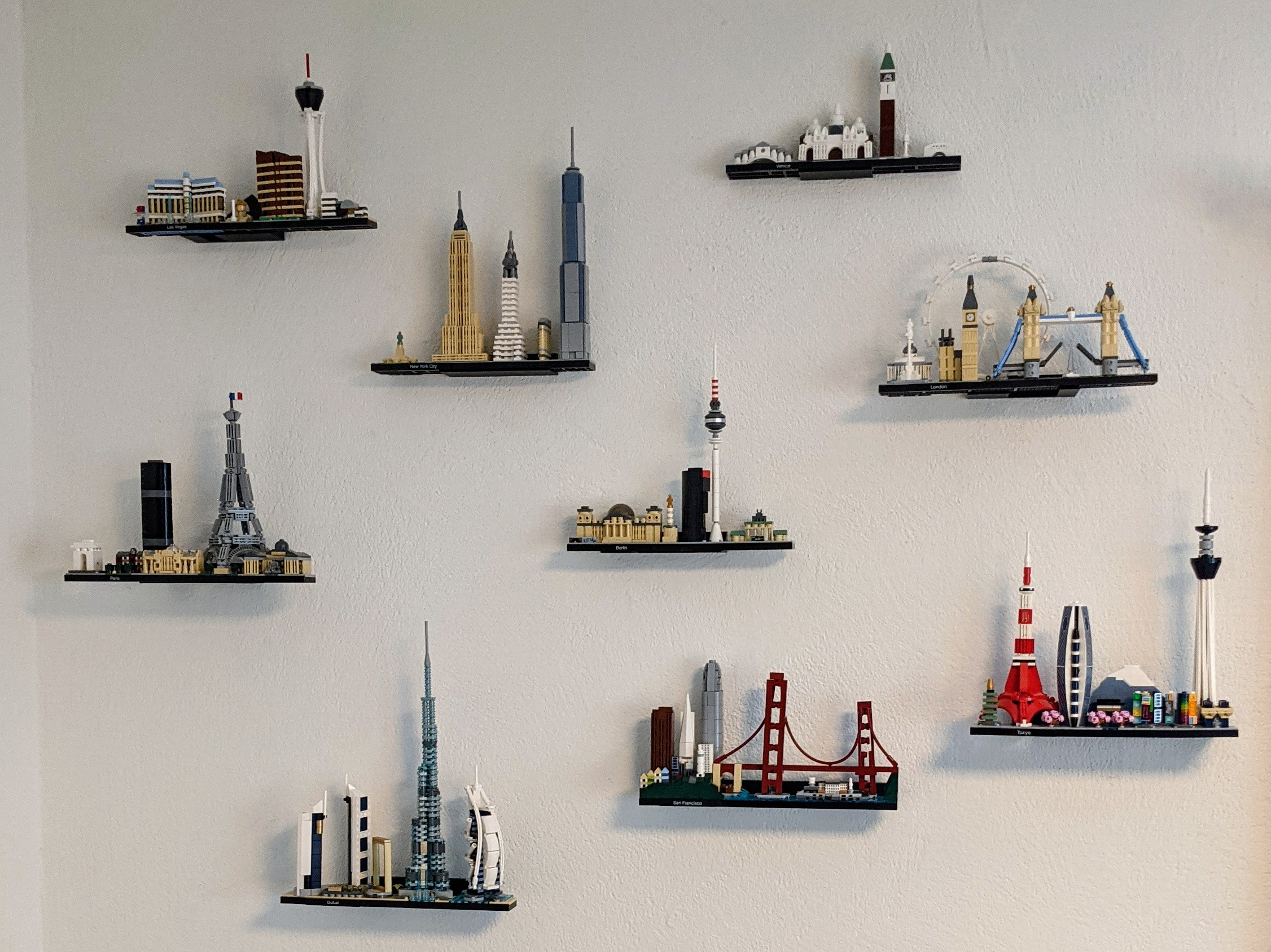 Wall Mounts for LEGO Architecture Skylines