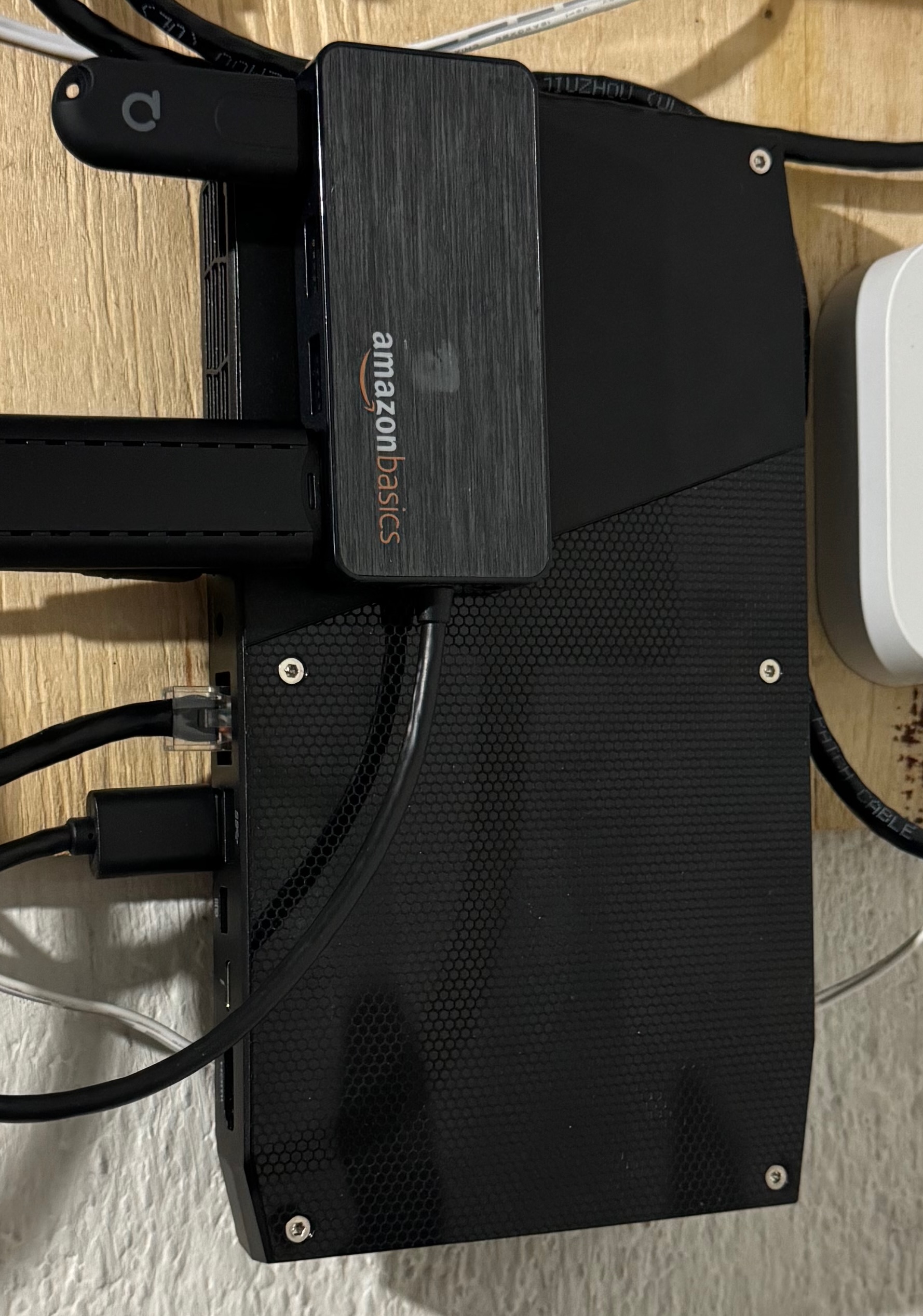 NUC Skull Canyon Wall Mount M3