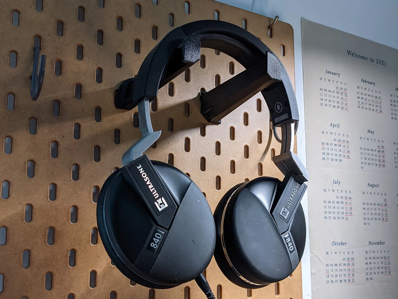 Oculus Quest Go headset mount for Ikea SKÅDIS pegboard by THL