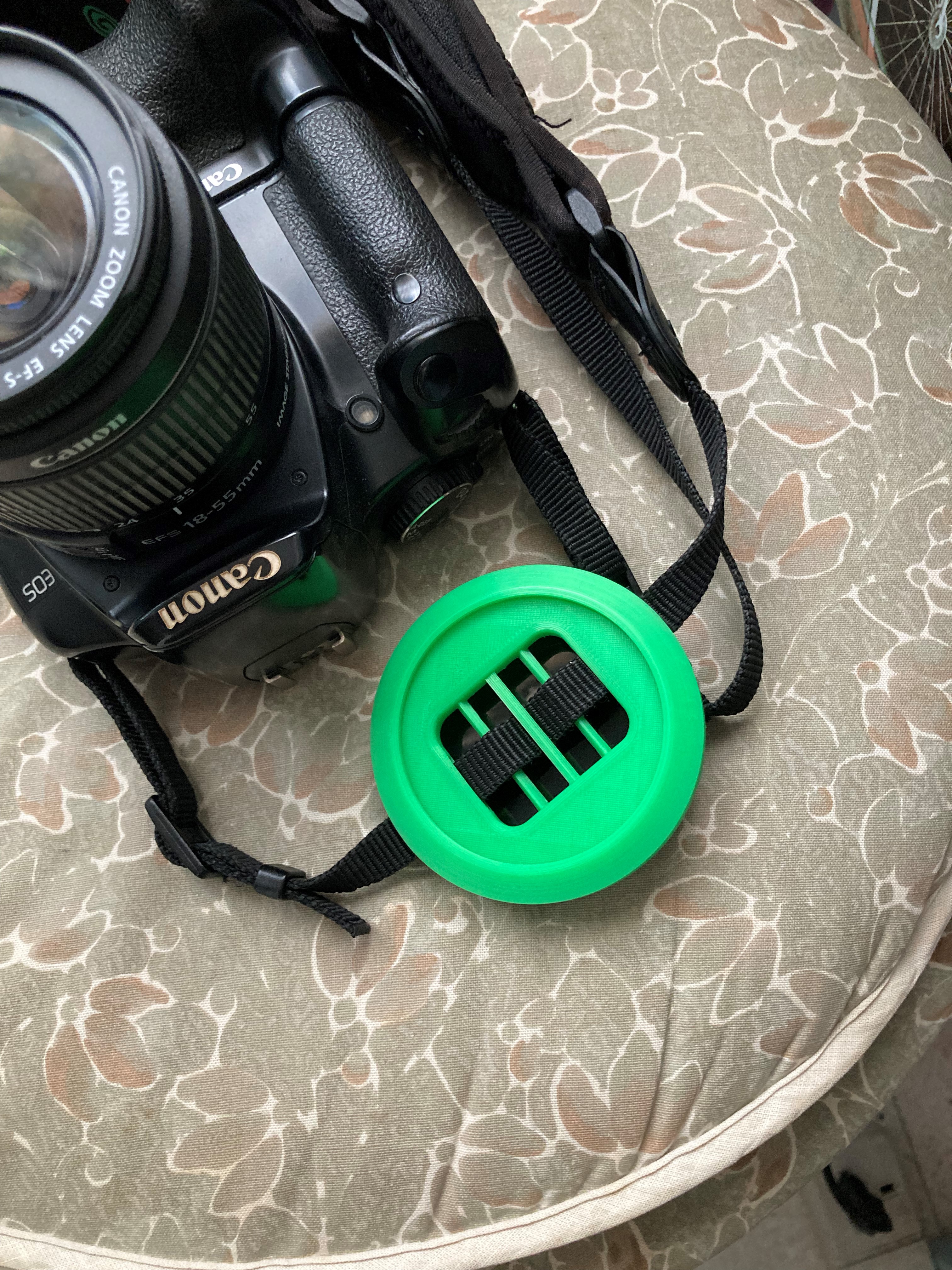 Dual lens cap holder. (58 and 67 mm caps)
