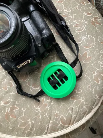 Dual lens cap holder. (58 and 67 mm caps)