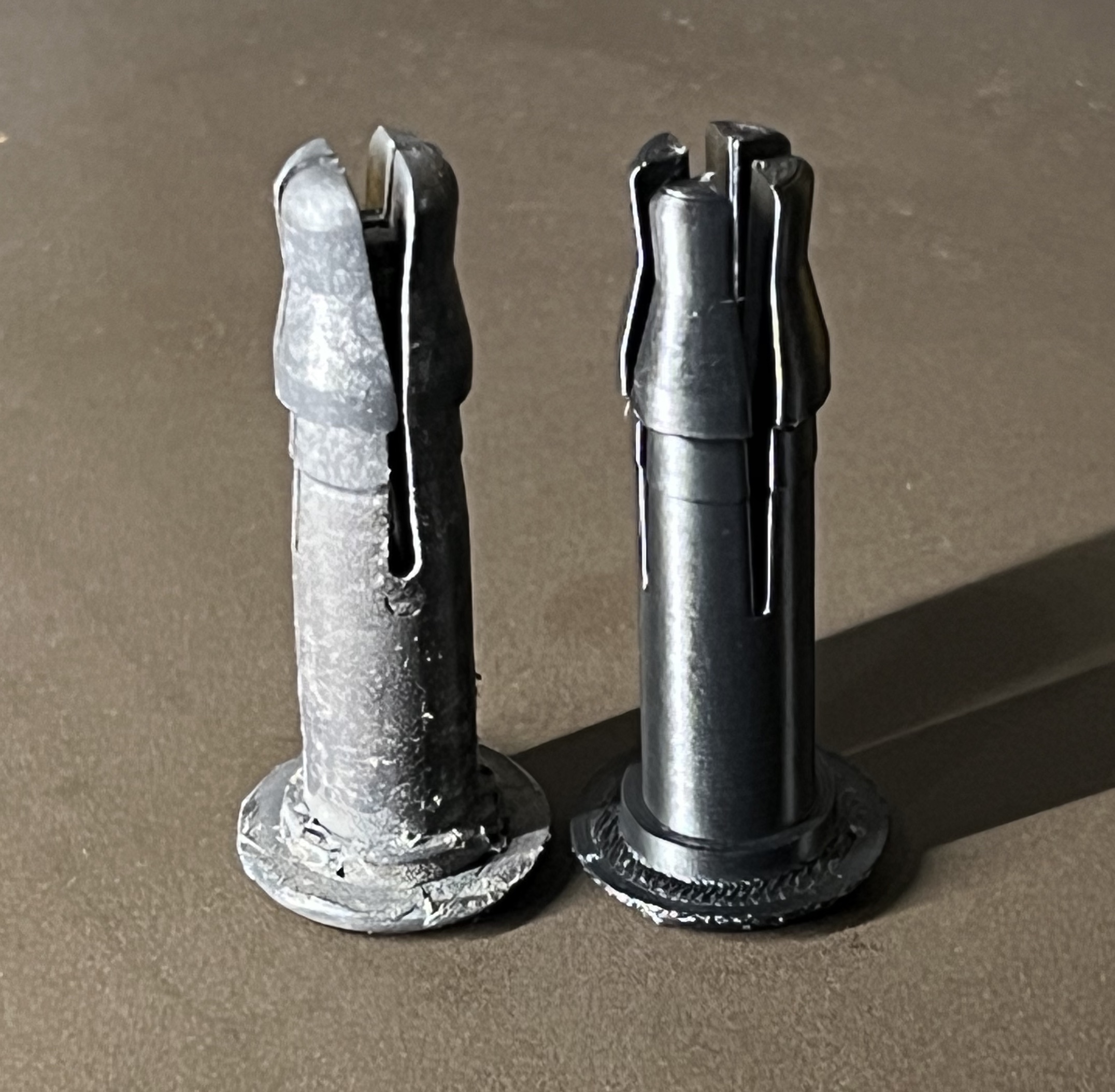 Wheelie bin hinge pin