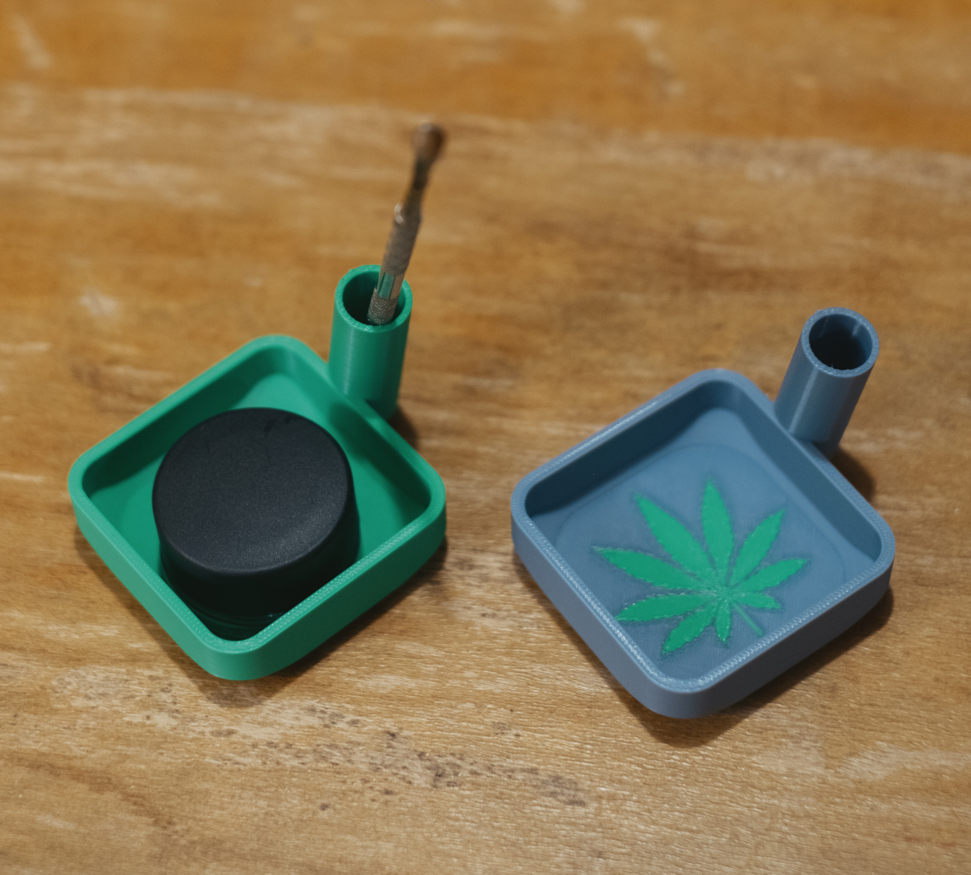 Tool holder/tray for dabs