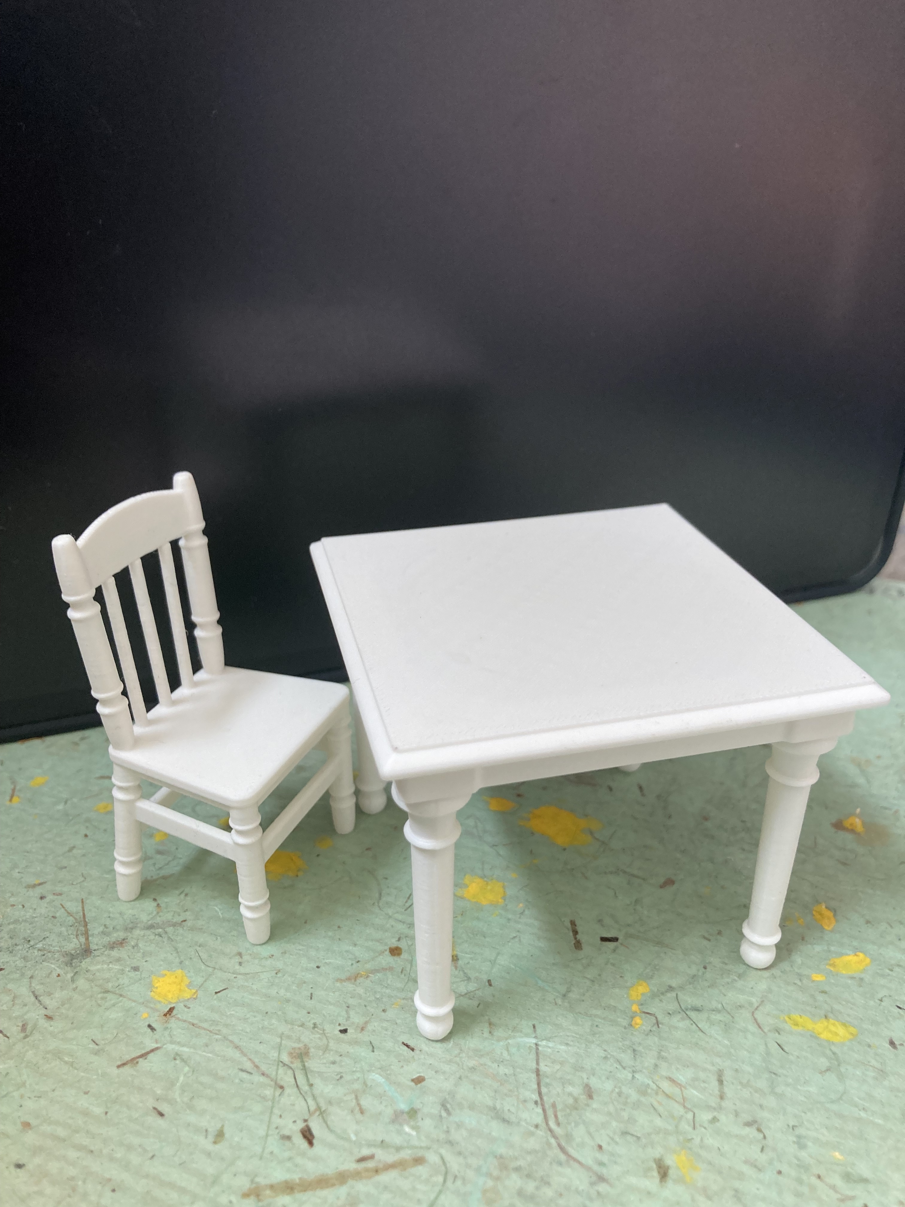 Miniatura 2 do modelo 3D Chair & Table set