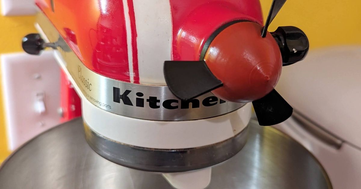 File:Red KitchenAid Artisan.jpg - Wikimedia Commons