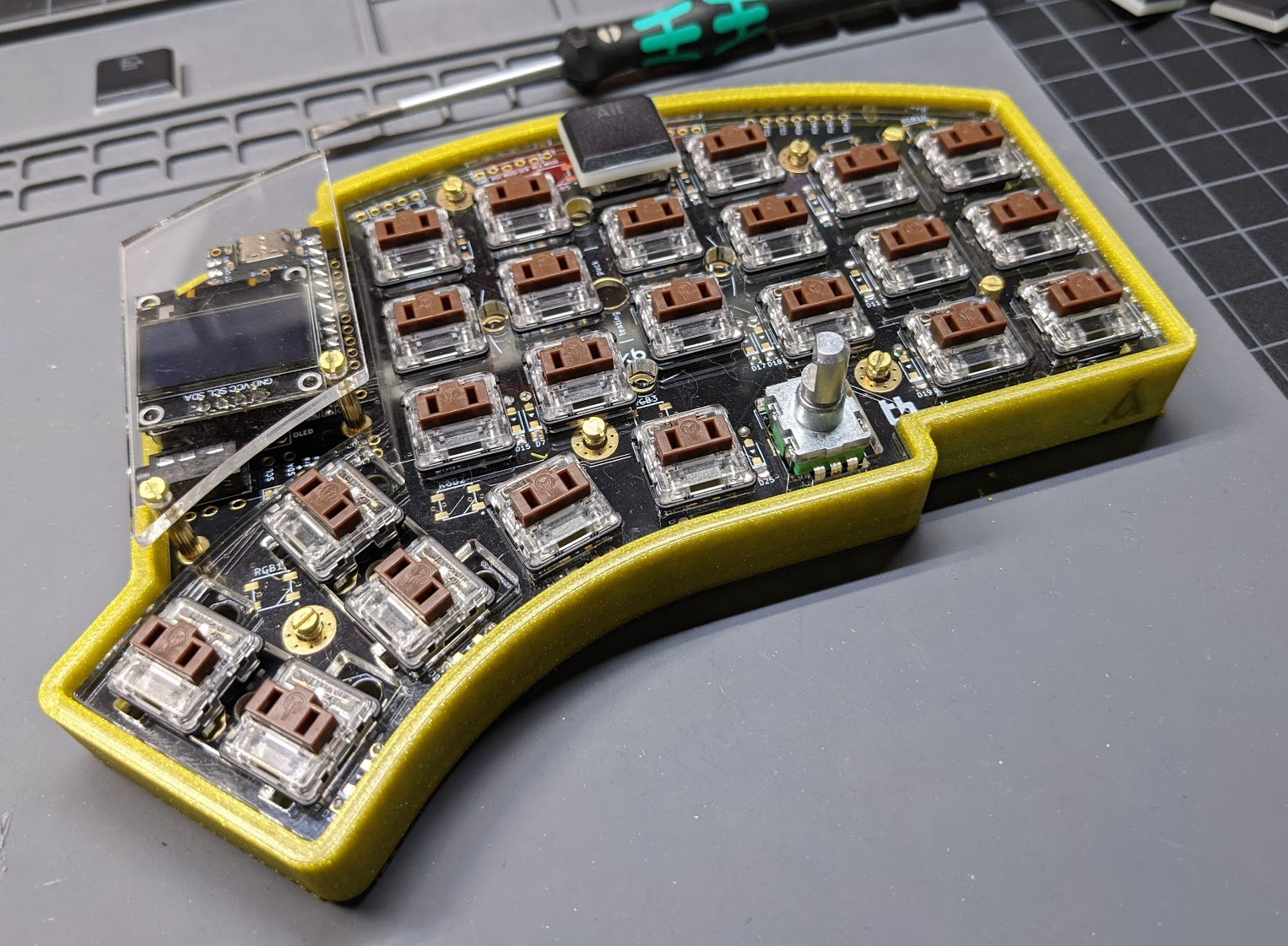 Miniatura 2 do modelo 3D Kyria Ergo Split Keyboard Case