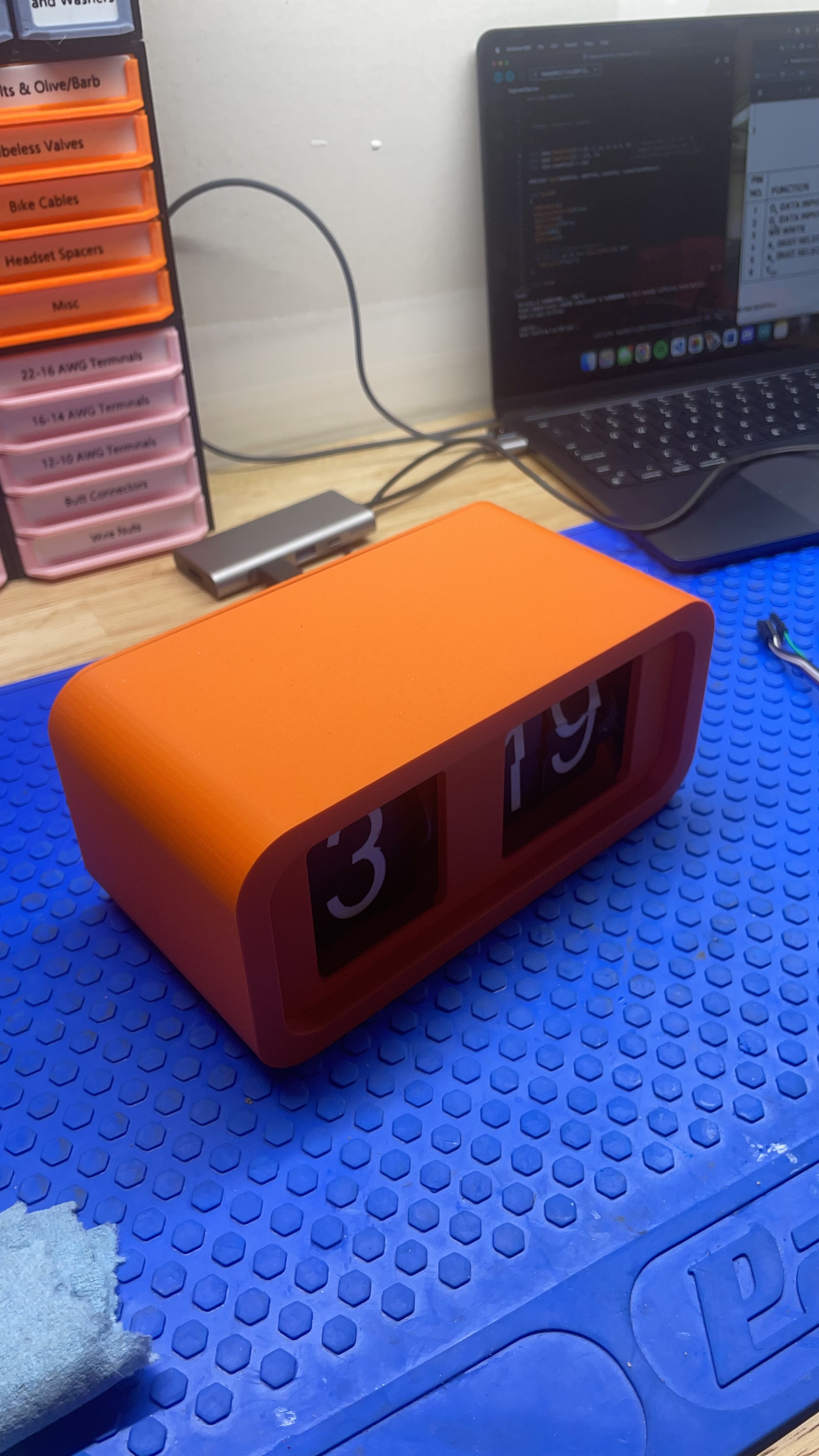 Flip Clock Case by Jacob Lightfoot Download free STL model