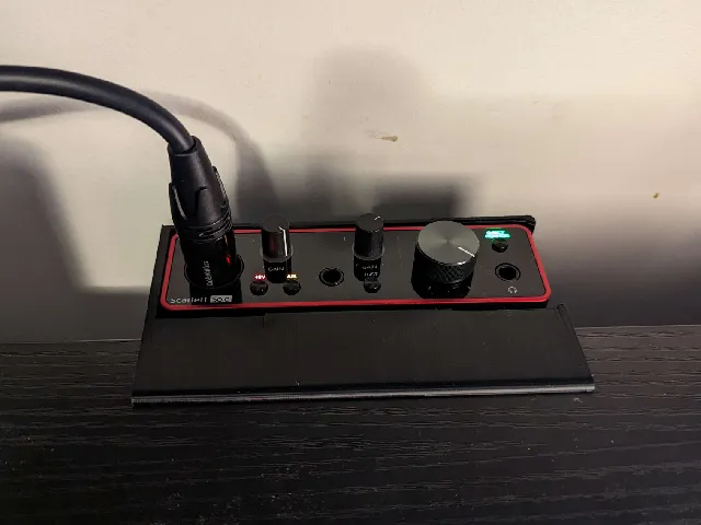 Scarlett Solor 3rd Gen Desk Mount