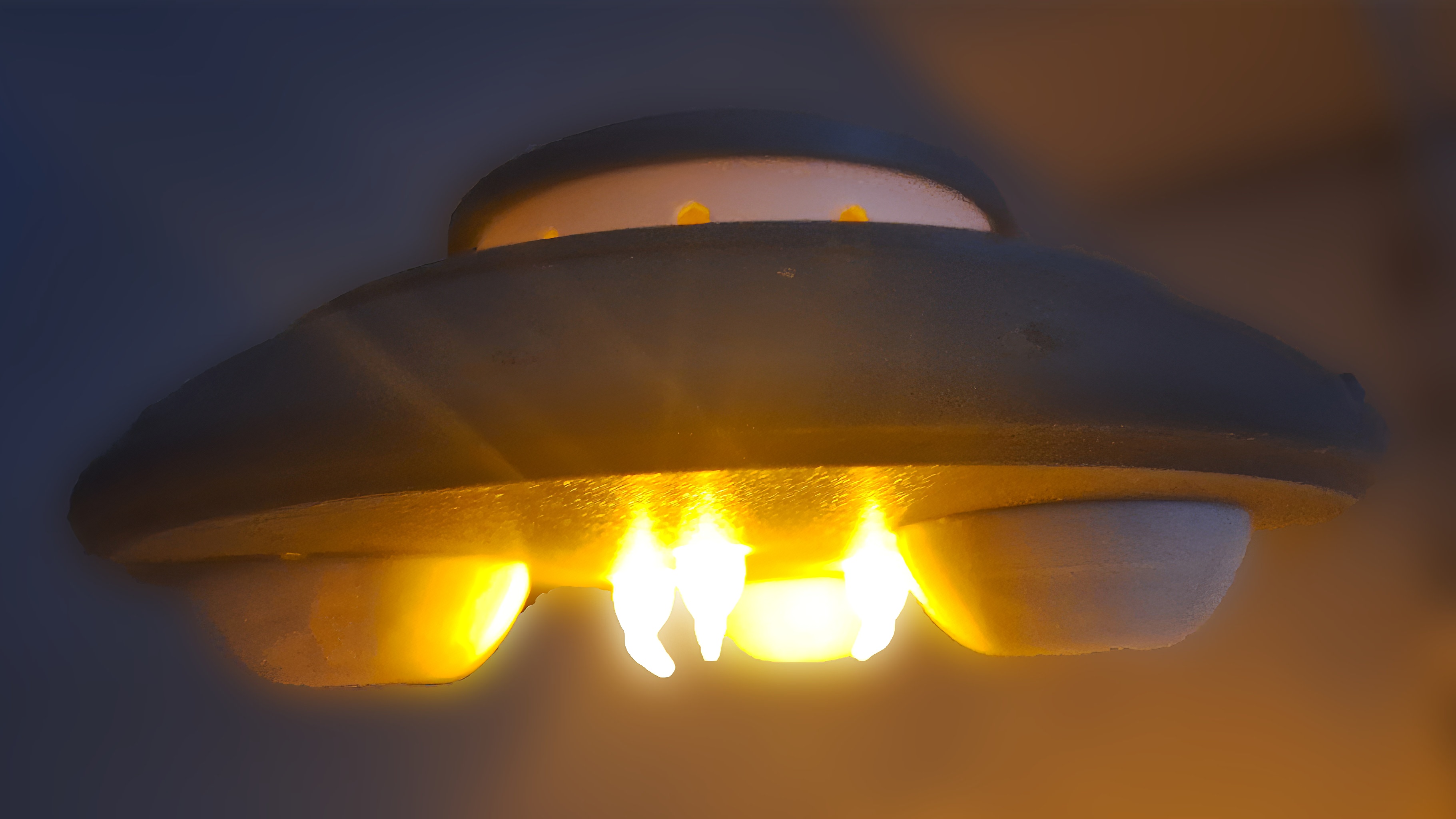 Fliegende Untertasse (UFO) im Stil der 50er Jahre (mit Teelicht-Illumination) / Flying saucer (UFO) in the style of the 50s (with tea light illumination)