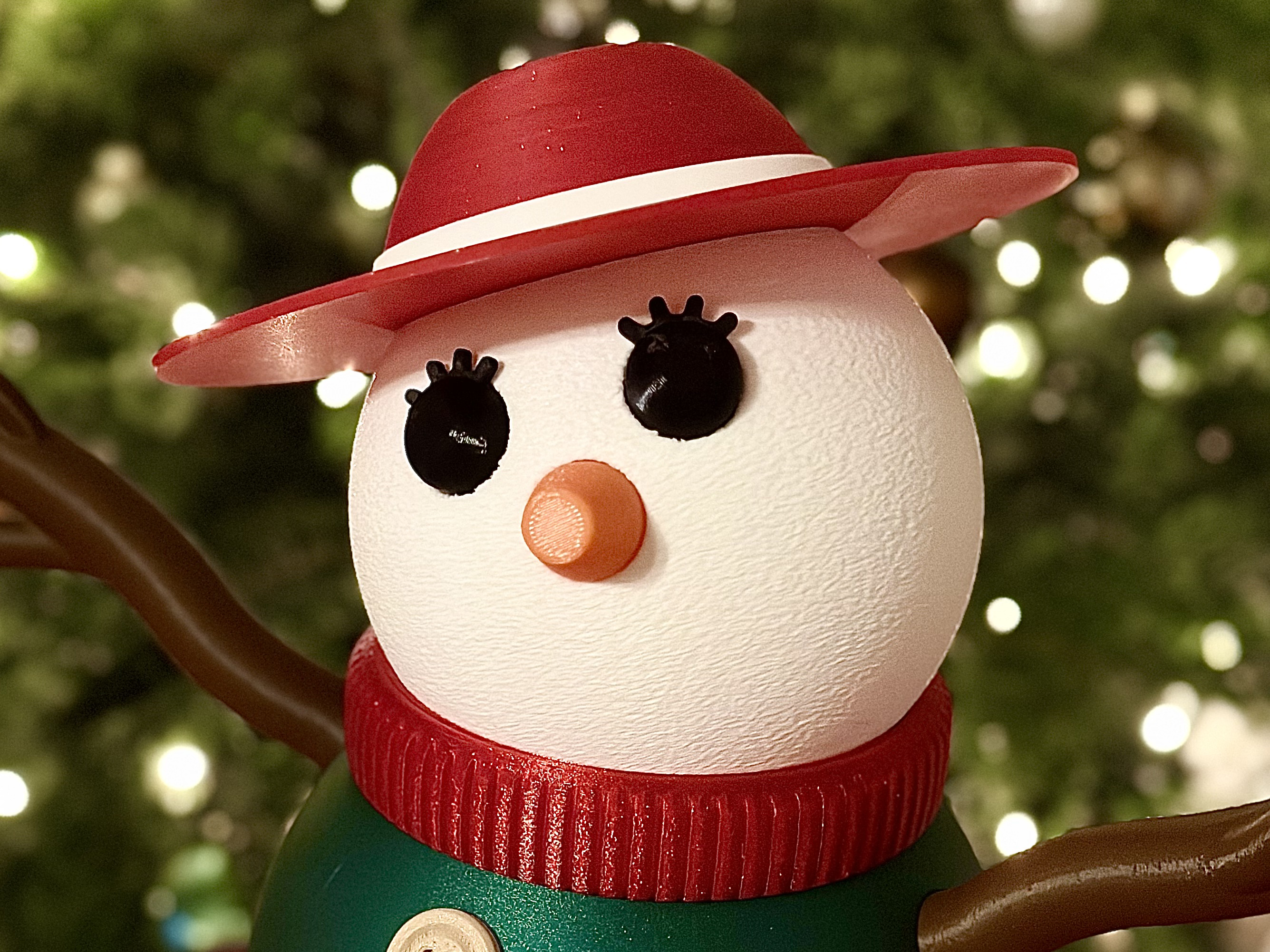 Giant Snowman - Eyelashes and Sunhat 3D model thumbnail
