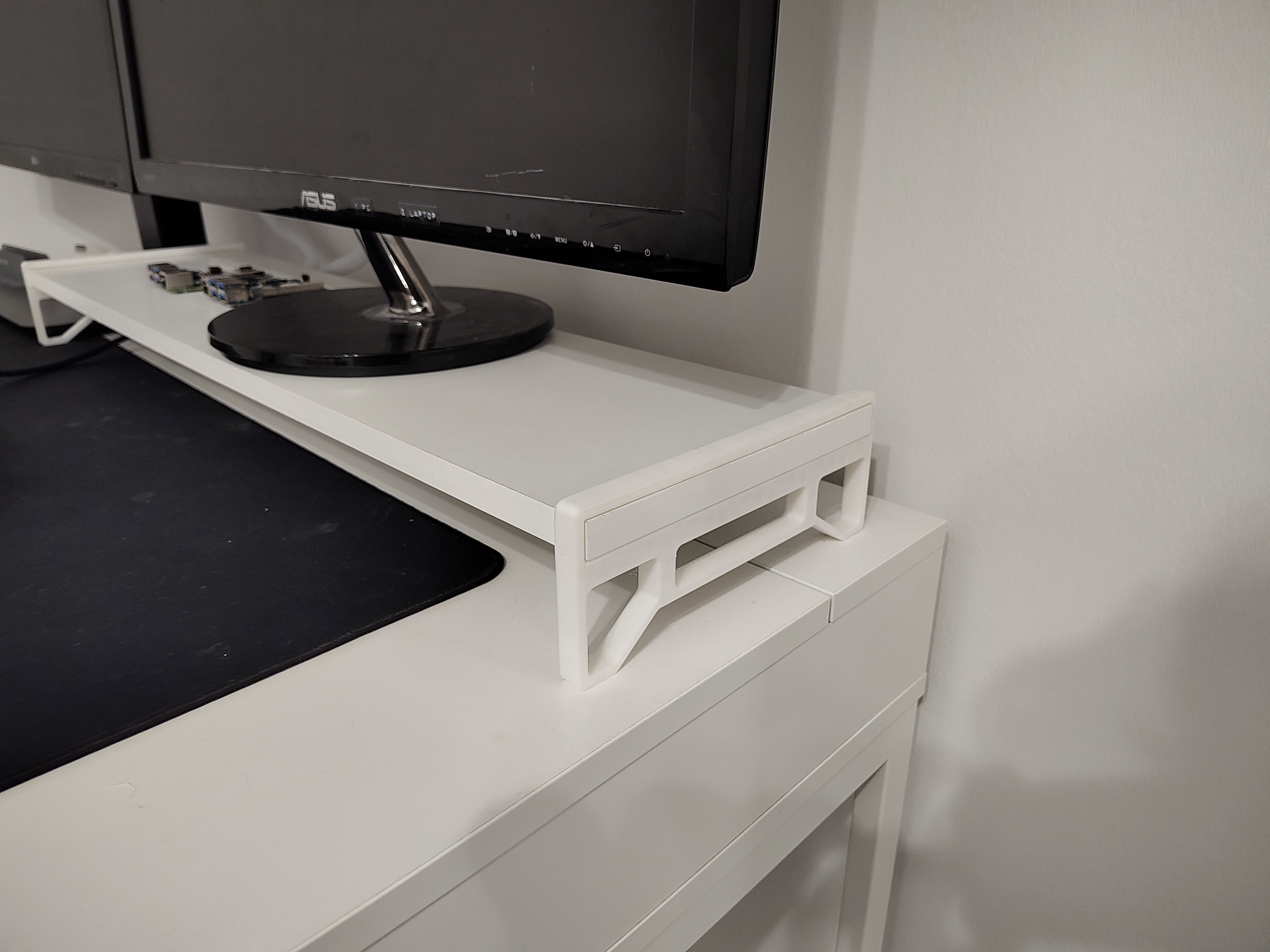 Stable Monitor Stand 20cm x 16mm