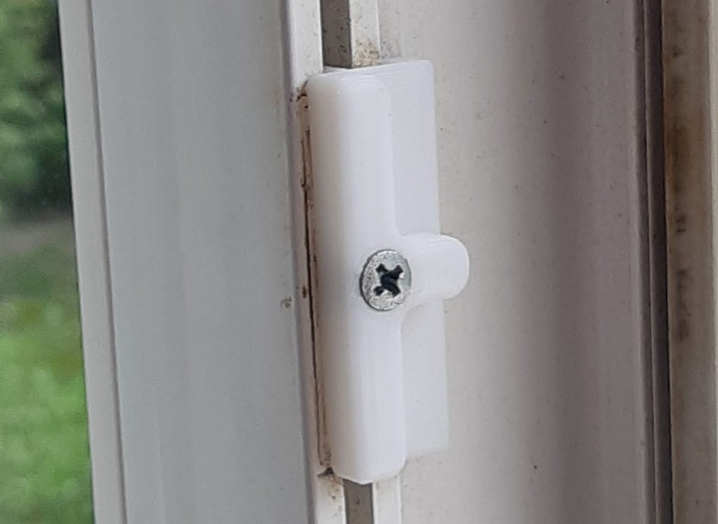 Window Striker Window roller striker / Gache de galet by BeriBGood | Download free STL ...