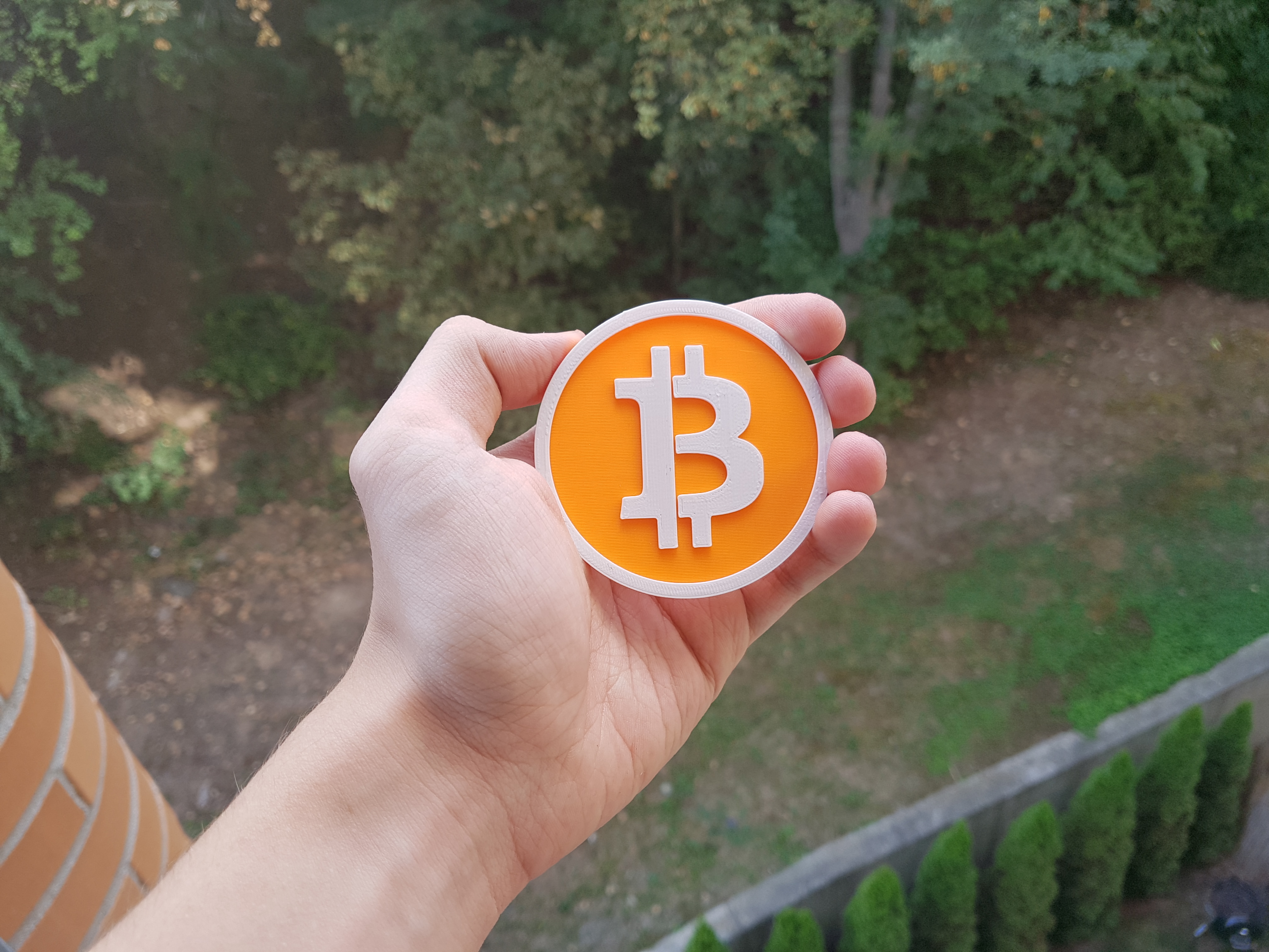 Miniatura 2 do modelo 3D Bitcoin Logo Magnet