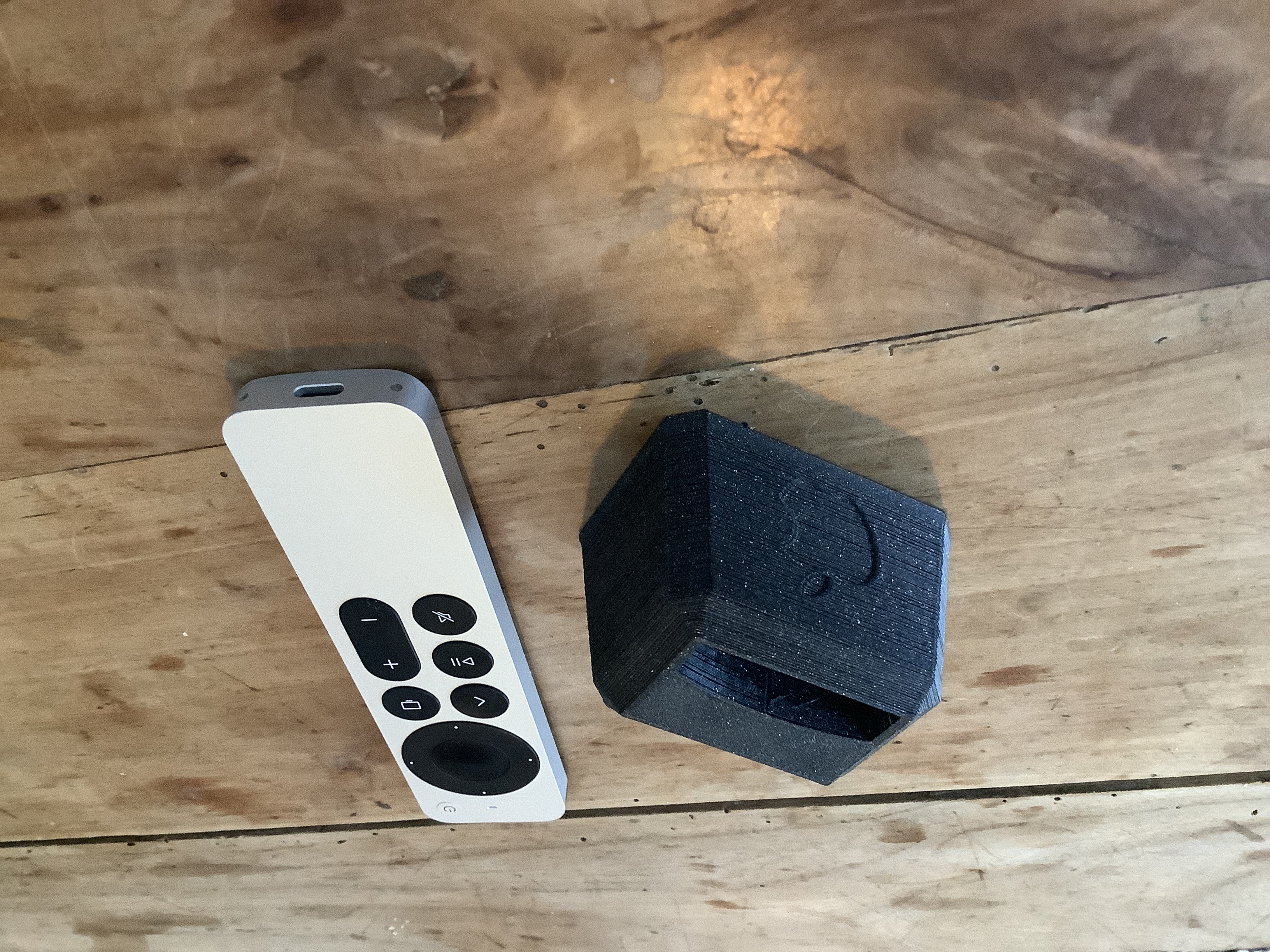 Miniatura 2 do modelo 3D Apple TV Remote Stand
