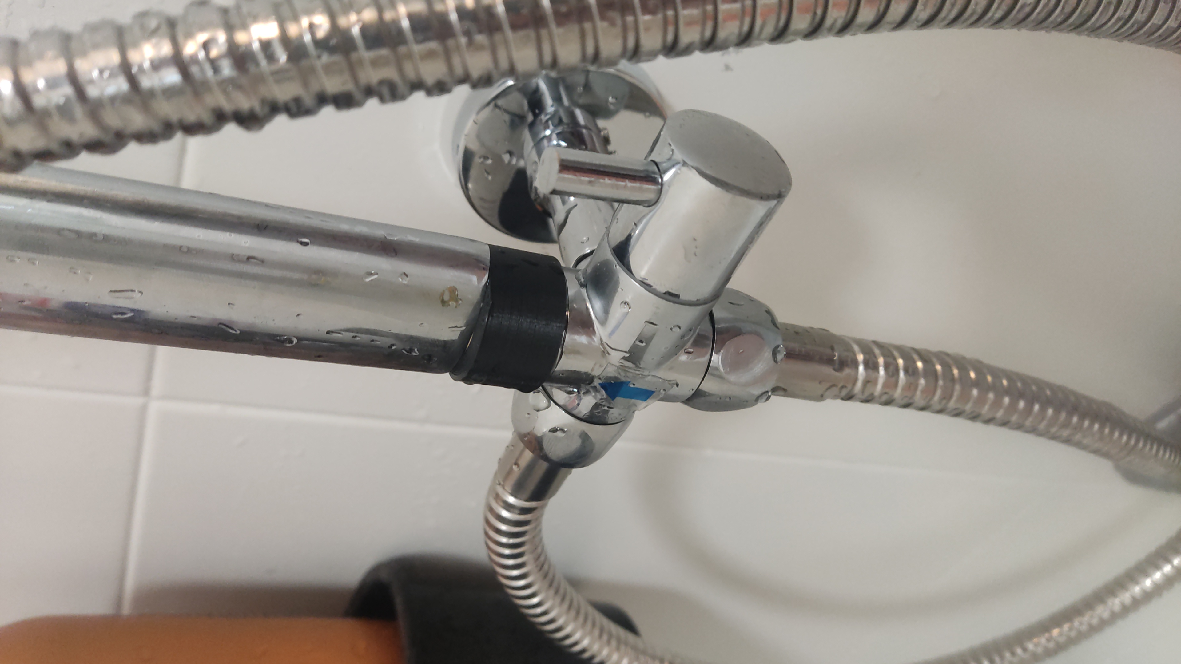 Shower water conector adaptor