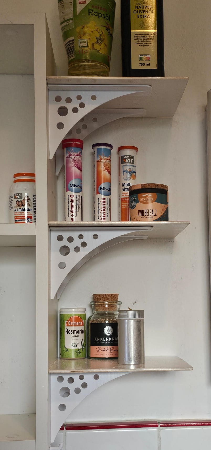 Shelf Support with hidden Screw holes (Easy to Print)