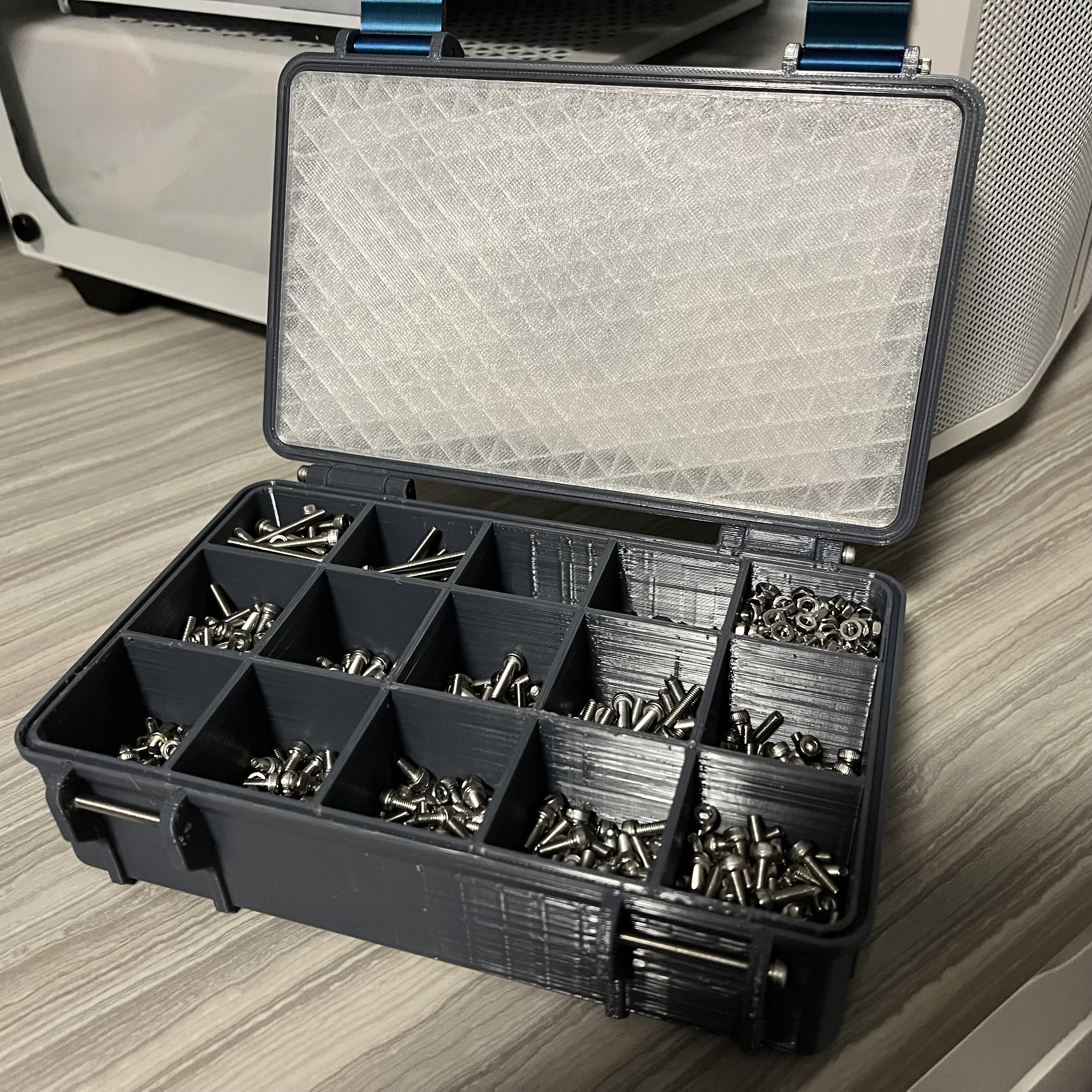 Rugged organizing Box for M3/M4 Screws (Update: added version without text in lid) 3D model thumbnail