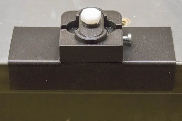 Gauge to rethread self printed screws and bolts