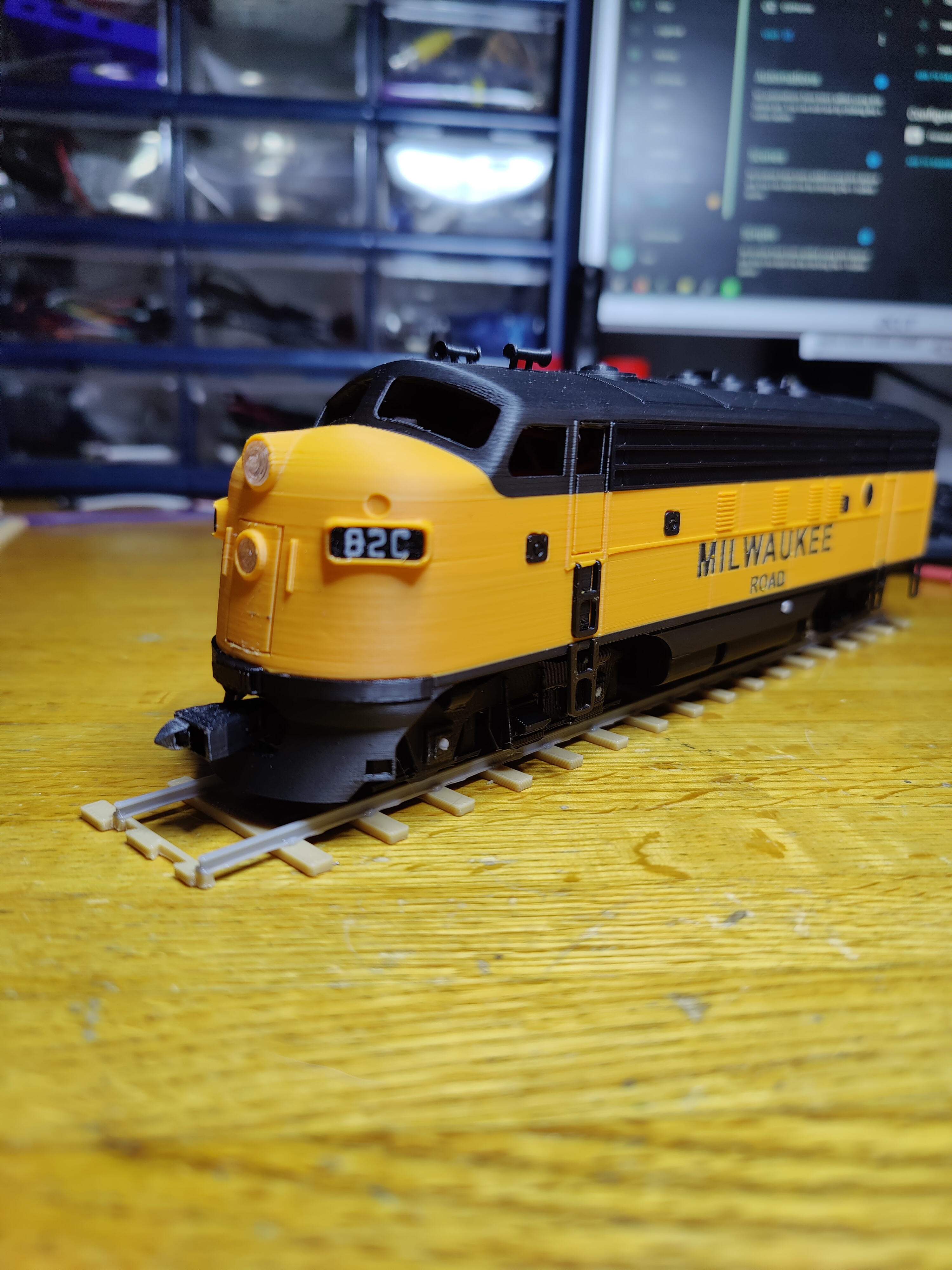 F7 Locomotive Body - AMS Milwaukee Road Livery
