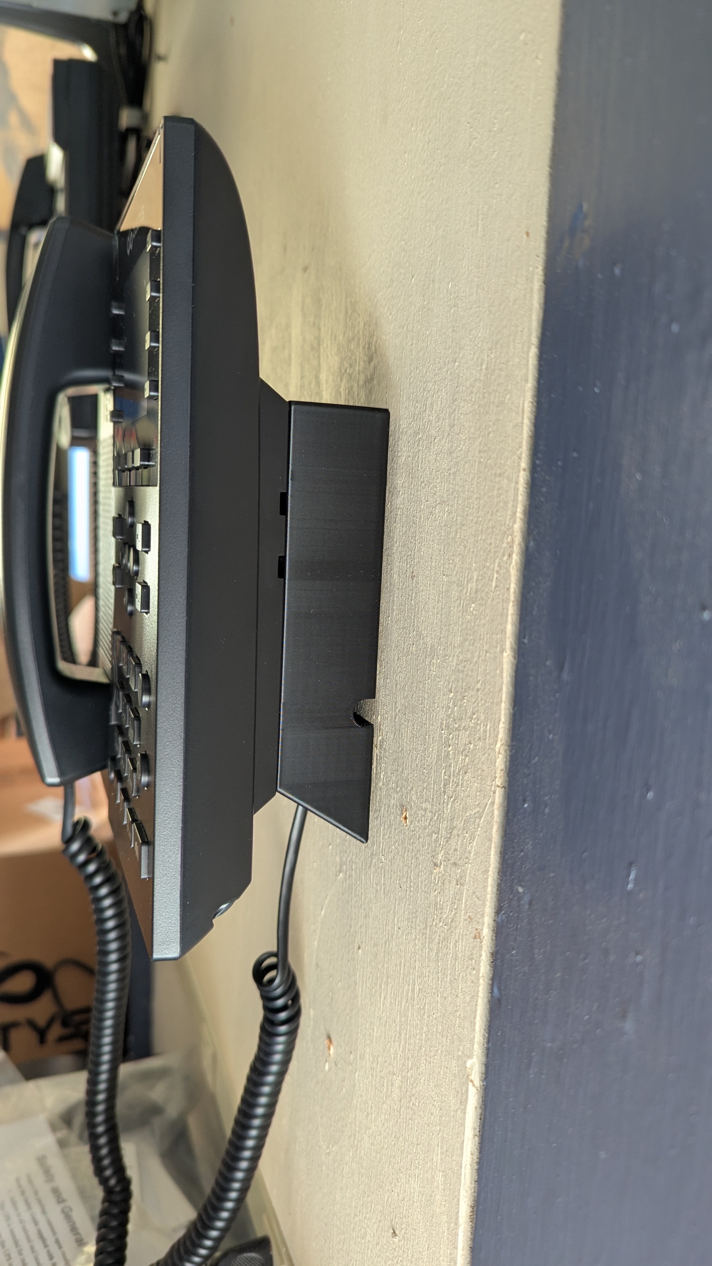 Zultys 23GE flat wall mount