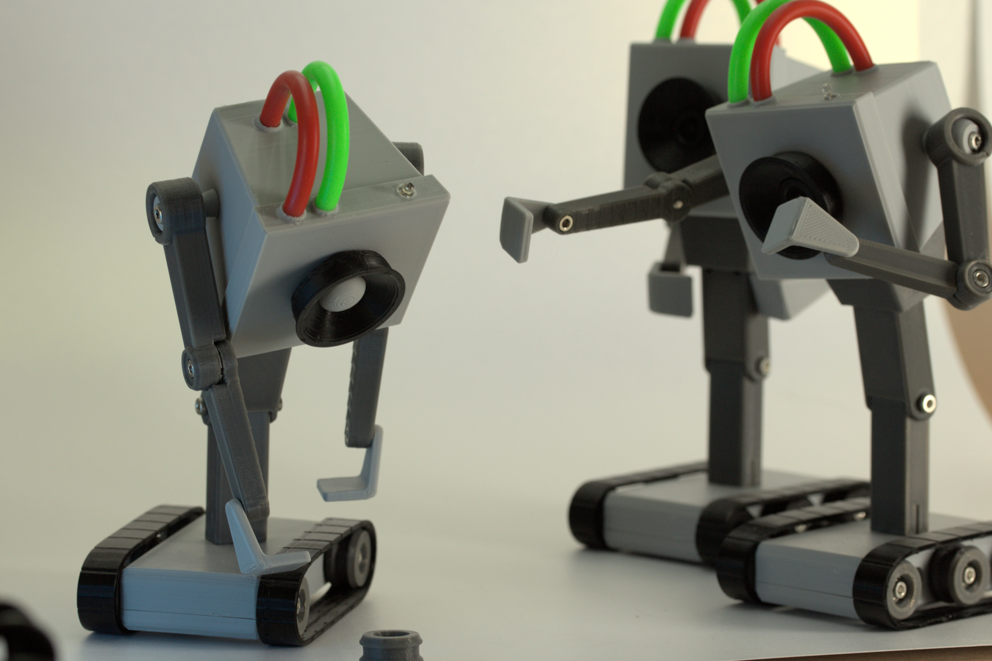 Miniatura 10 do modelo 3D "Butterbot/Purposebot" - 3D Printable Posing Toy