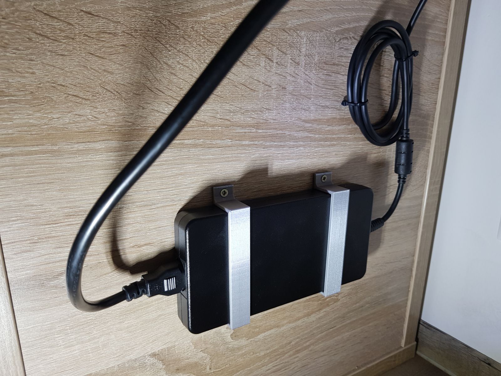 Parametrizable power adapter holder with optional engraved/protruded text by Exceeder Download