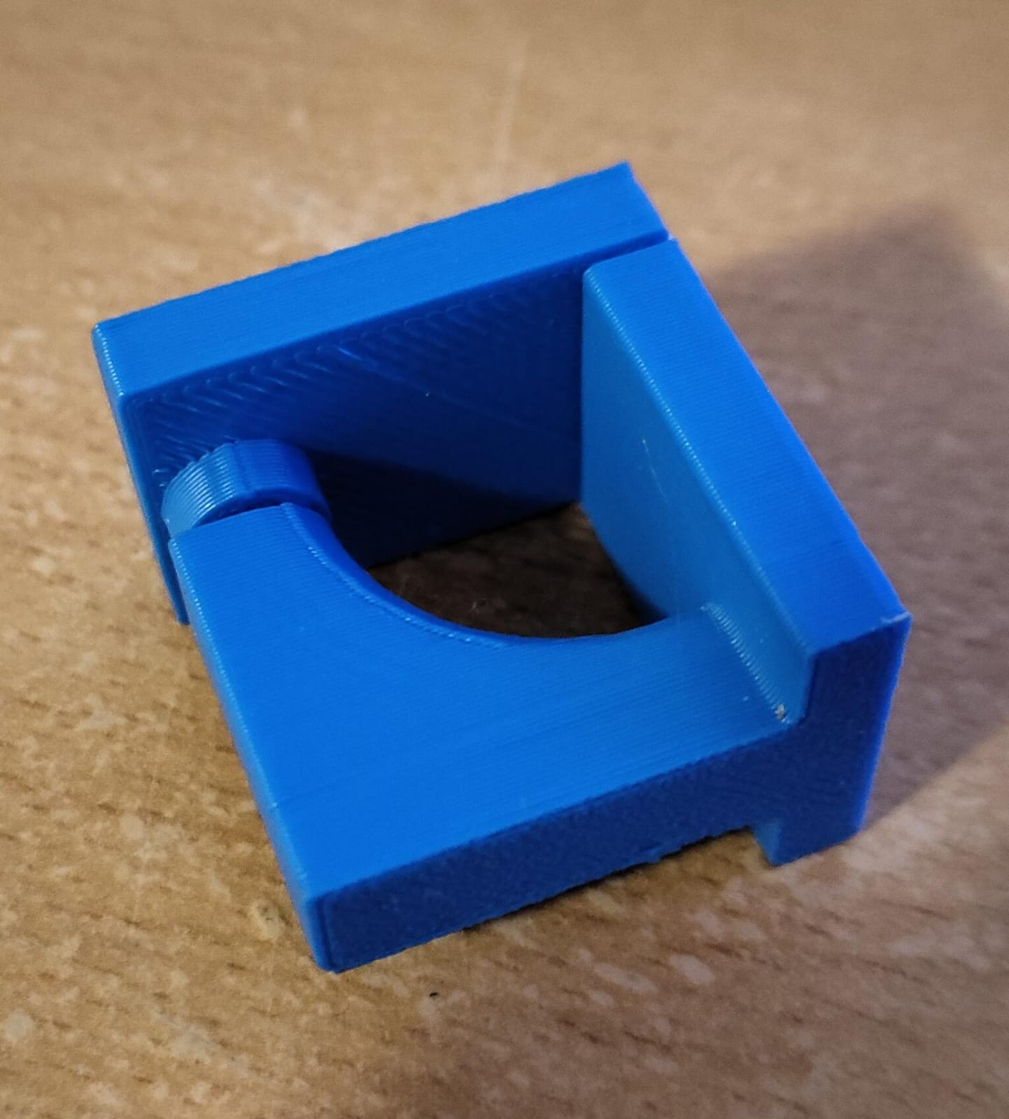 Wall mounted mouse cable bungee