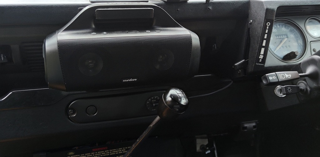 Anker Soundcore Motion Boom Hanger Land Rover Defender Dash