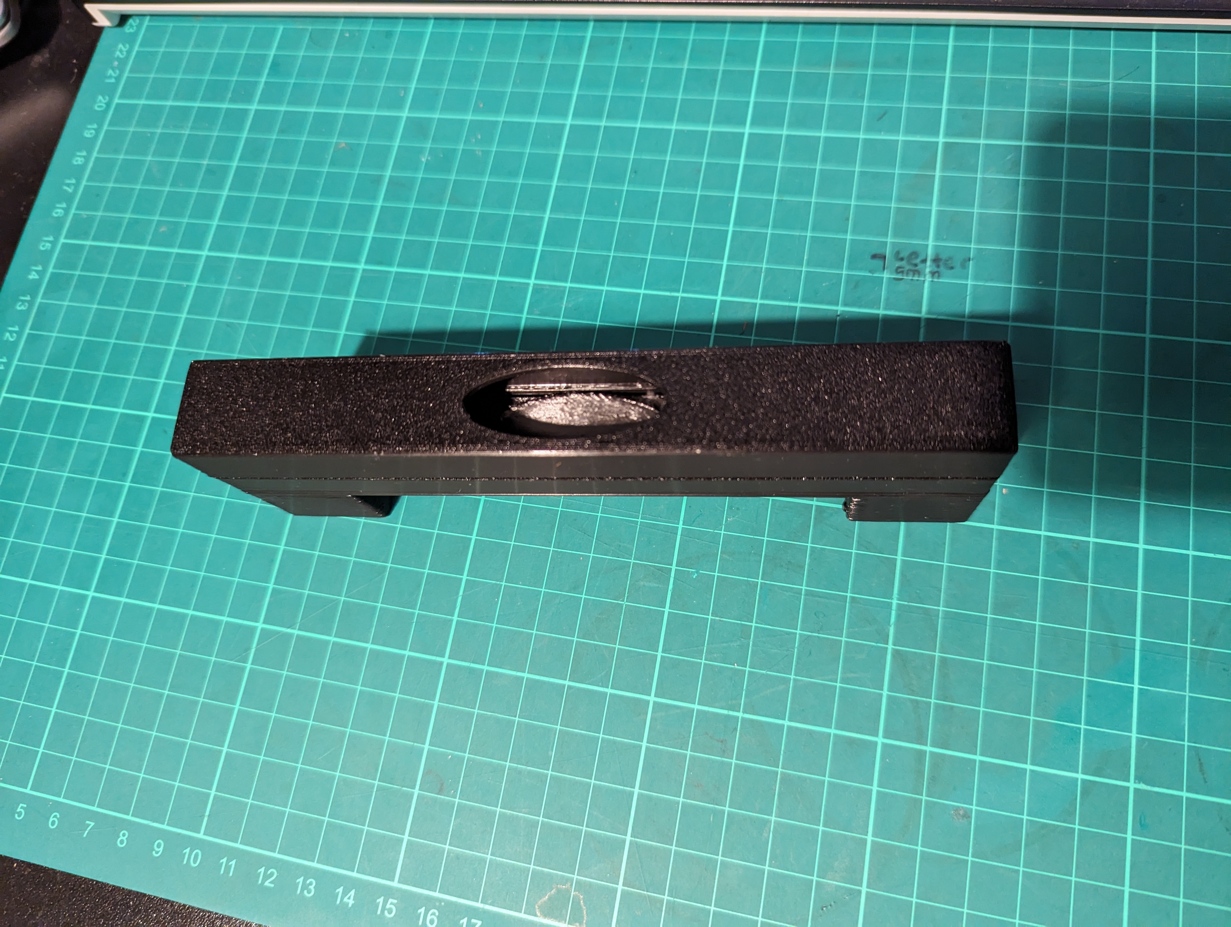 Parametric suitcase whole roller handle
