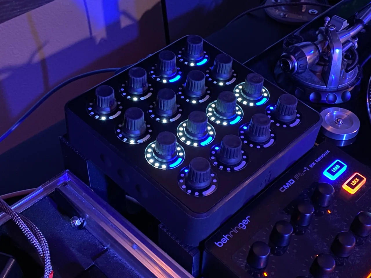 Midi Fighter Twister Stand by Traincrossin | Download free STL