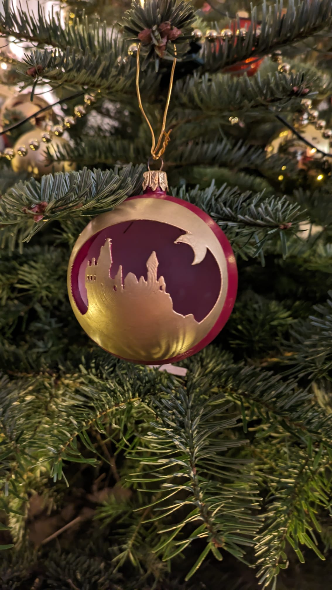 Harry Potter Christmas Ornament: Hogwarts outline by Faeslich ...