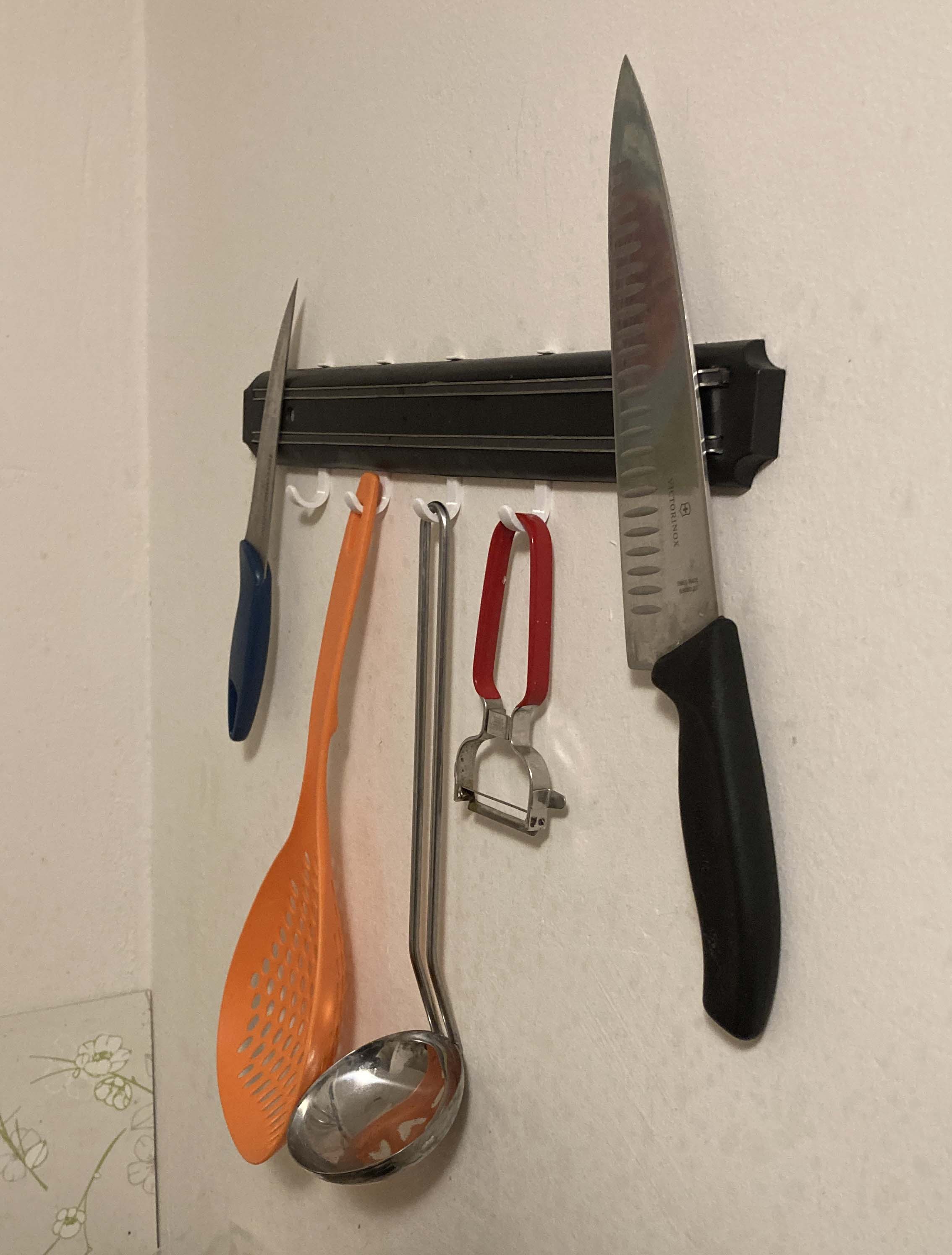 Hook for magnetic knife holder