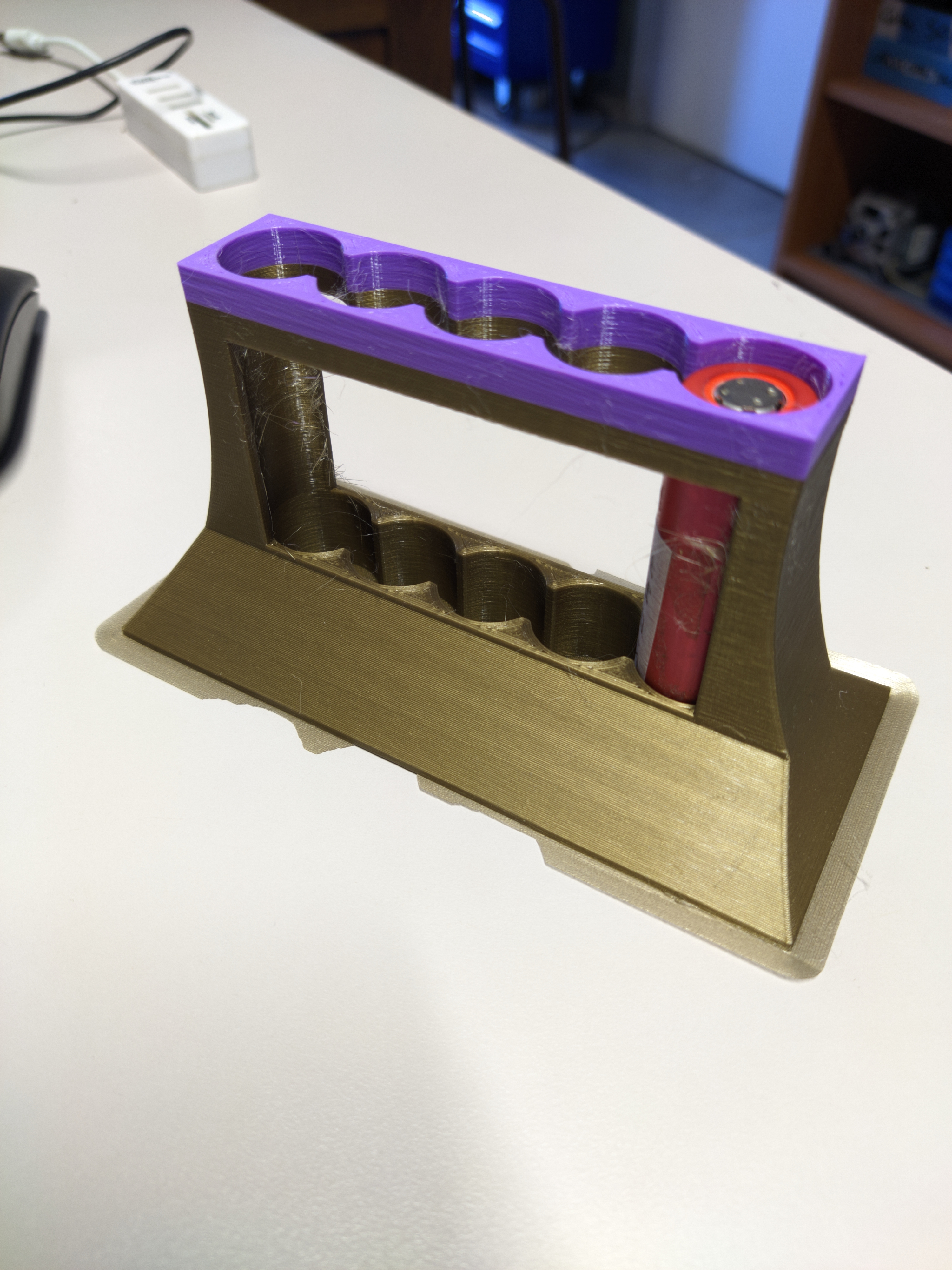 Cell holder for 18650 cells