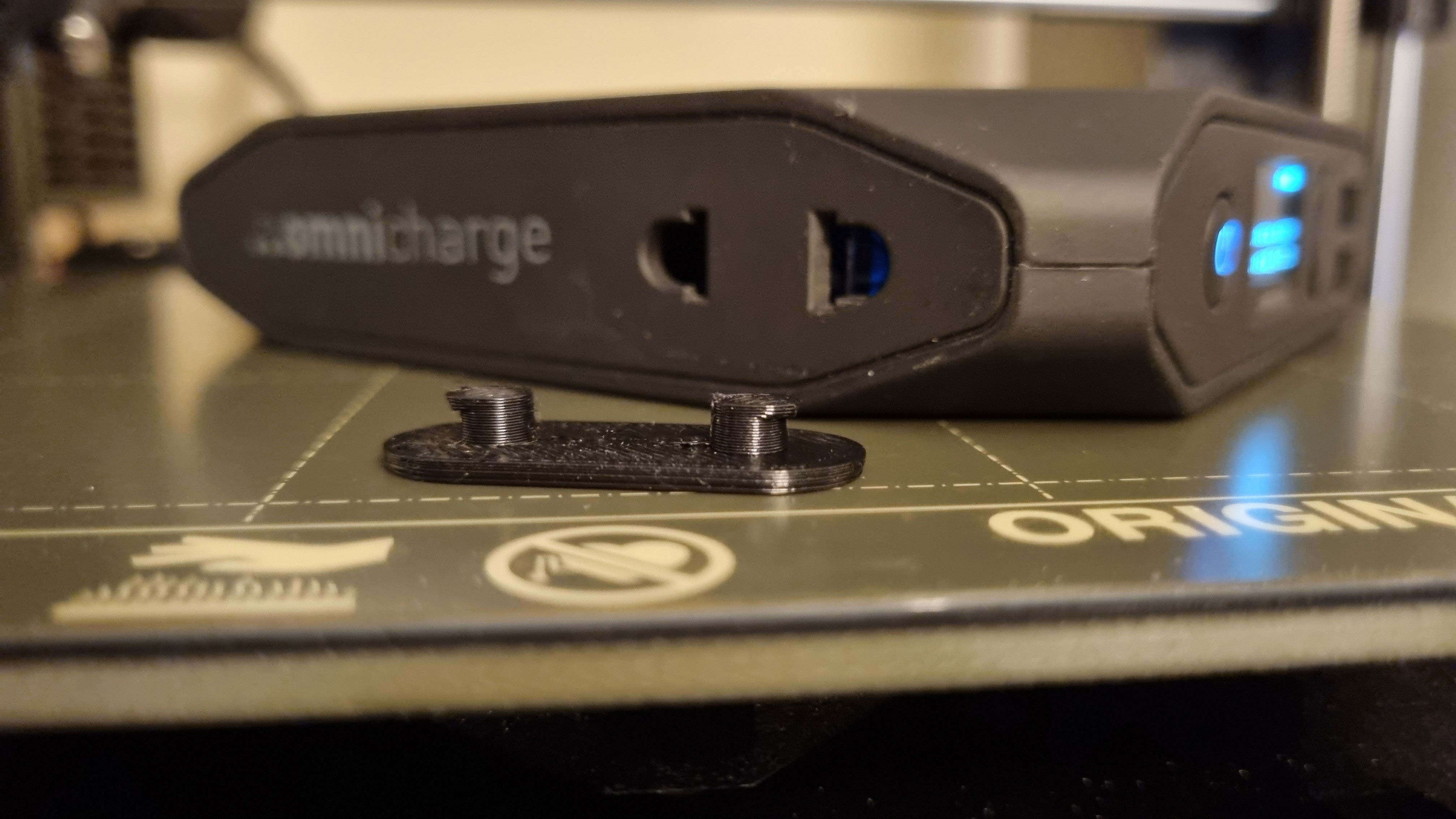 Omnicharge 20+ power bank EU/UK mains outlet cover