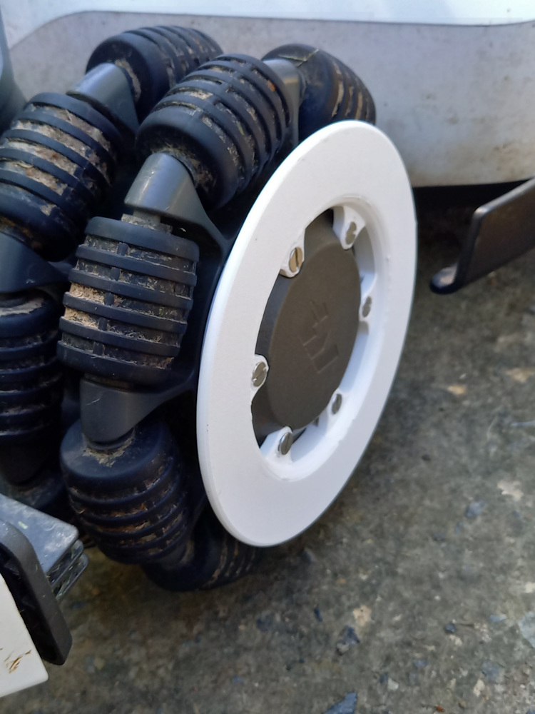 Mammotion LUBA 2 - front wheel - wheel cover