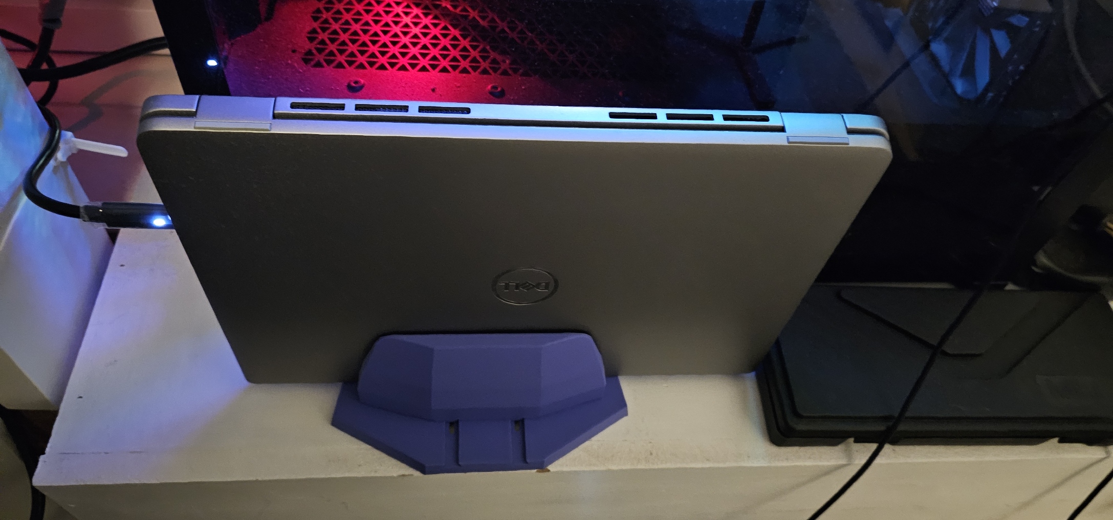 Laptop Adjustable vertical stand