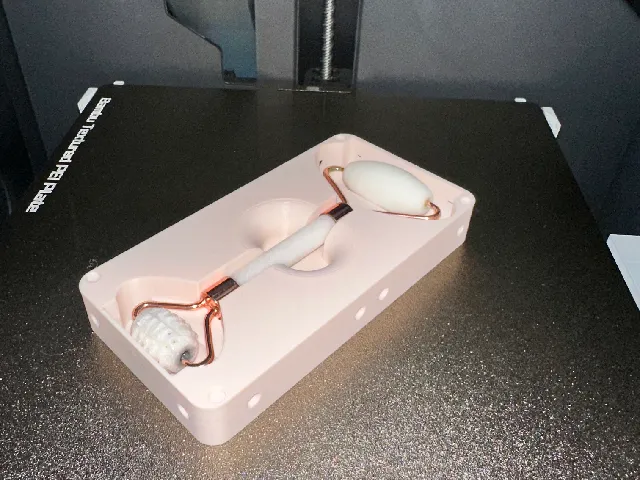 Face Roller holder with magnets for bathroom organizer