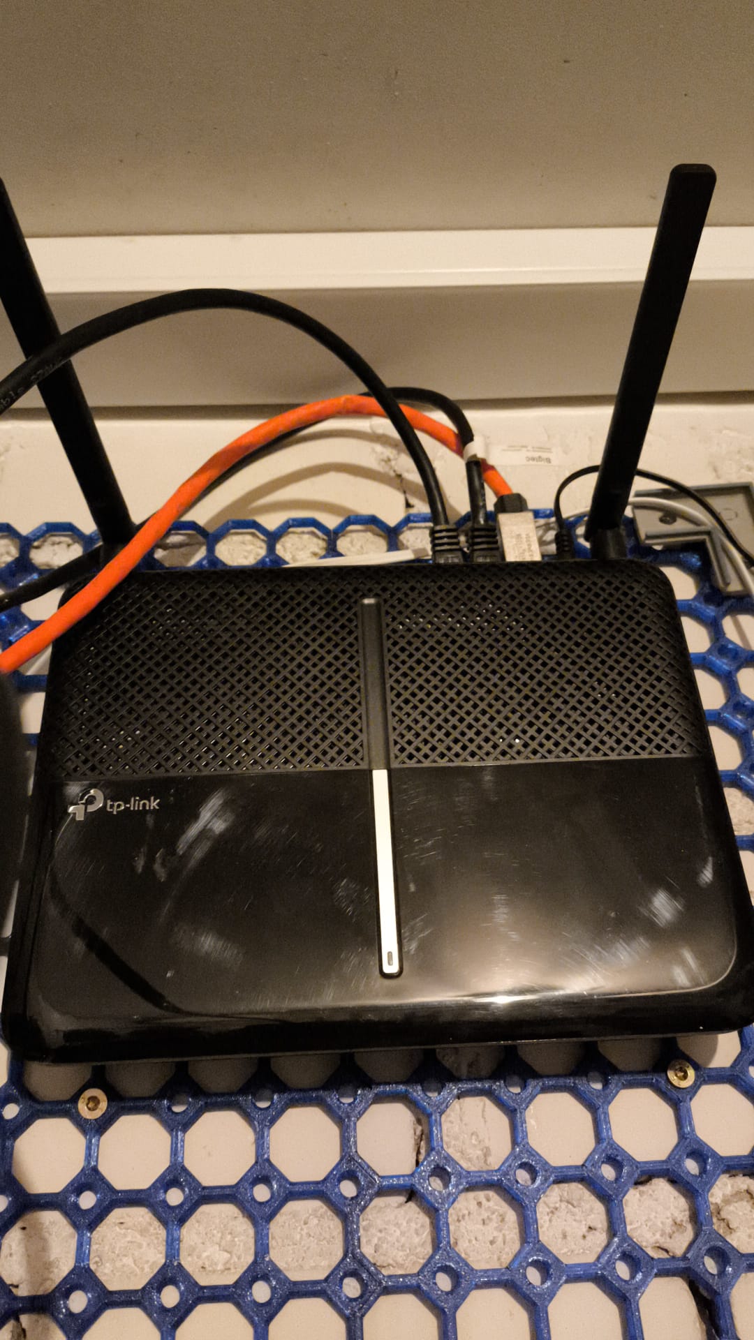 Underware tp-link archer vr2100v mount