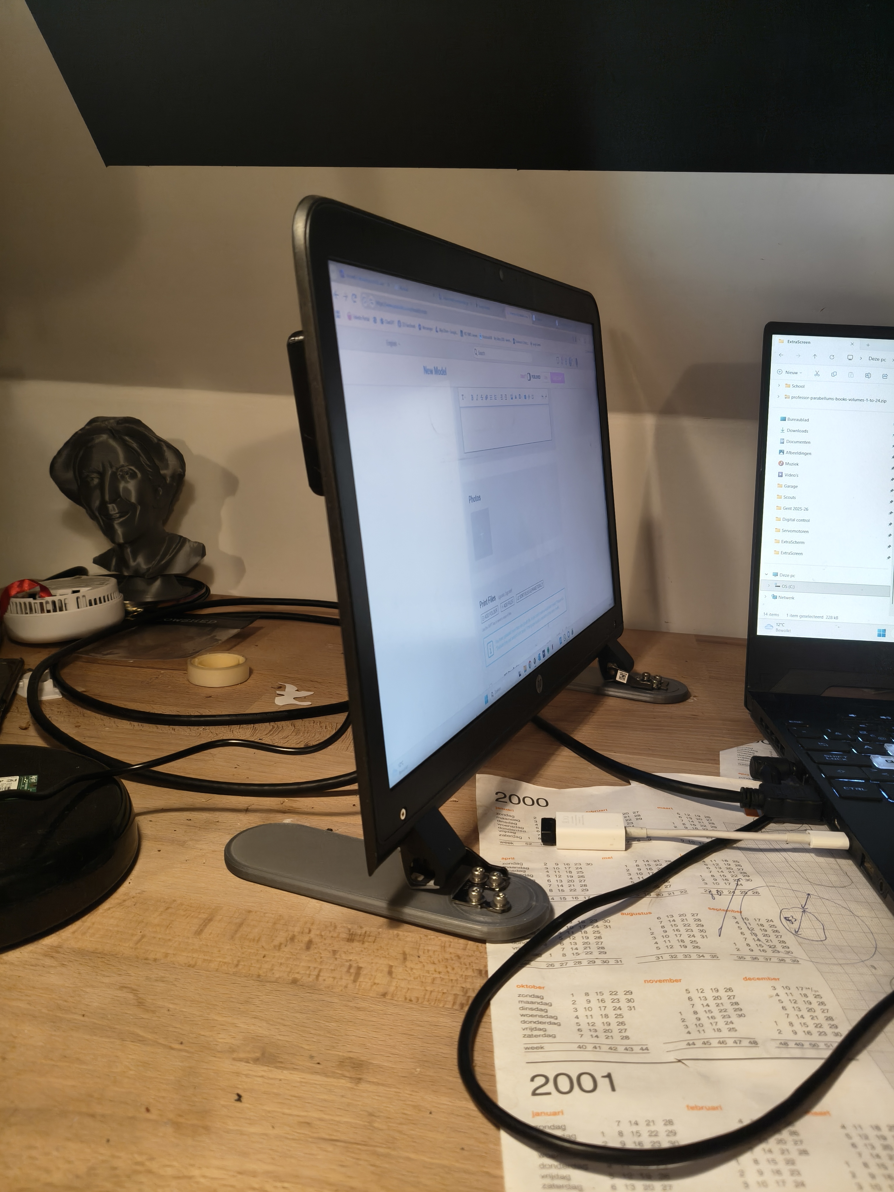 Portable desktop from old laptopscreen
