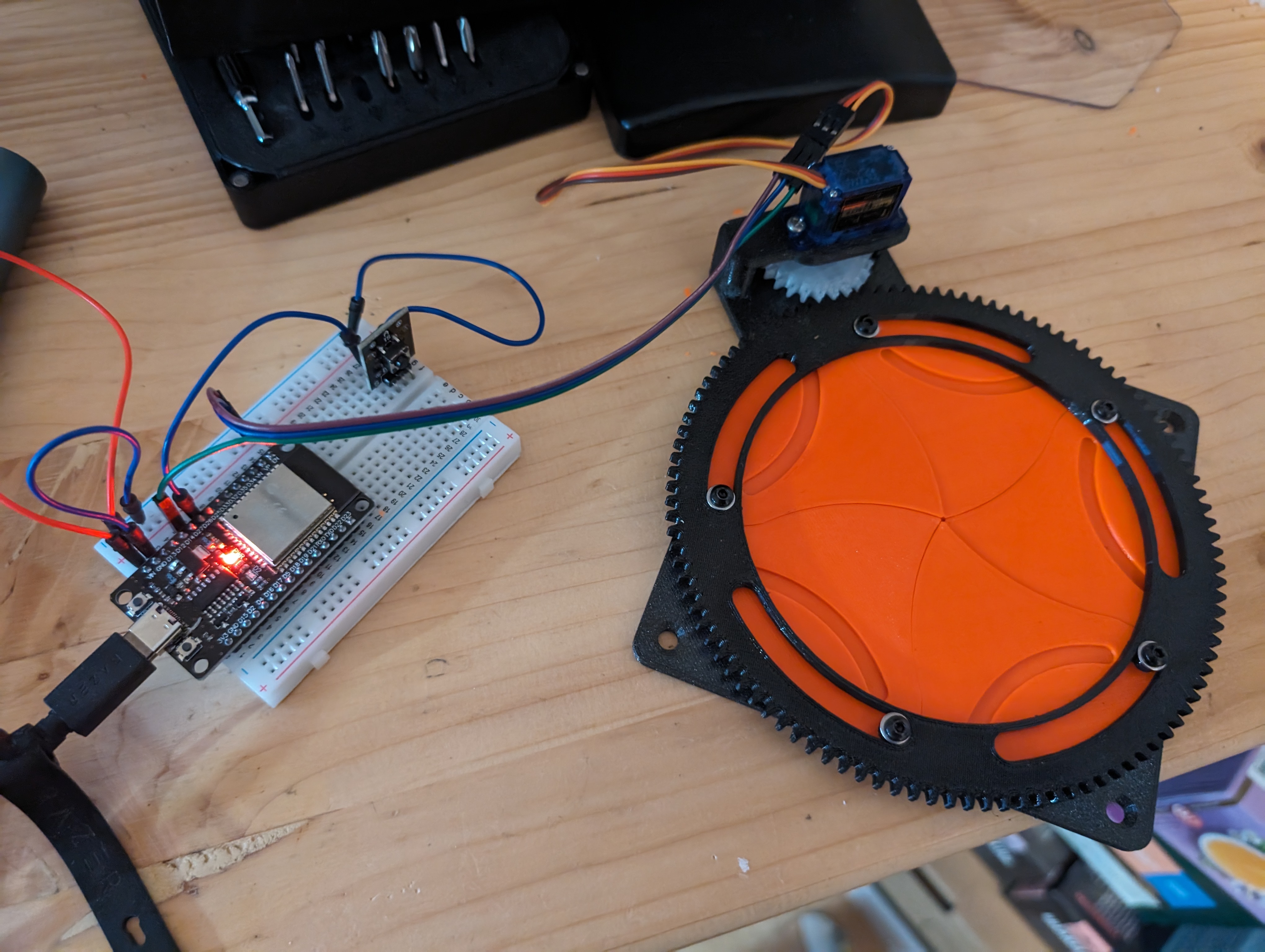 Servo automated iris - sg90 mod for esphome / Home Assistant