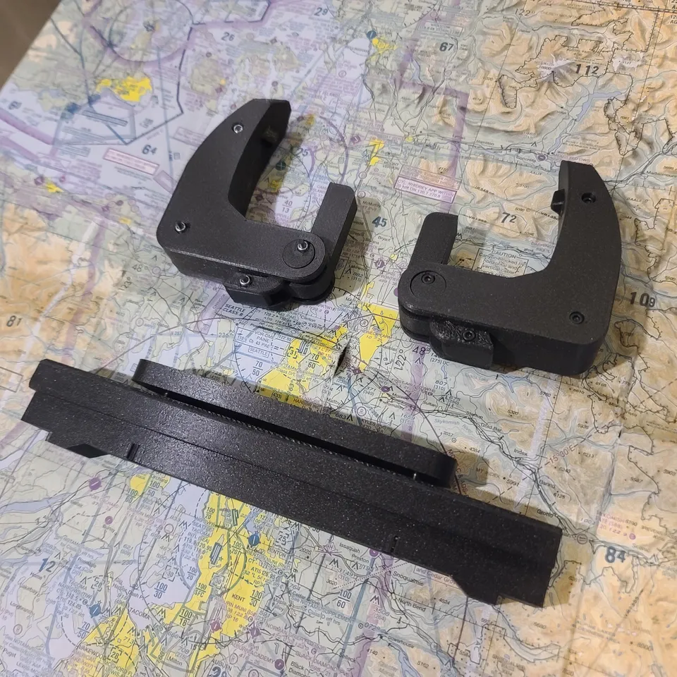 Quick-release style clamp for Logitech flight simulator yoke! Saves at  least 0.6 seconds when setting up the yoke. : r/functionalprint
