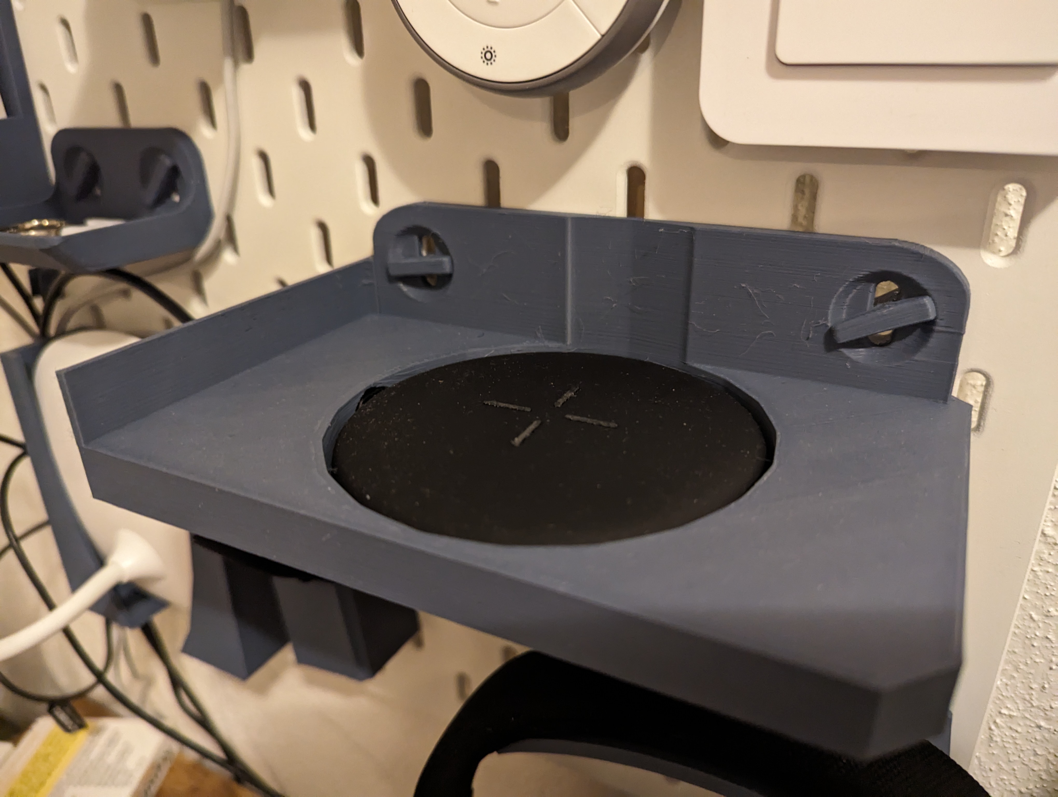 Skadis mount for Linocell 15w QI-charger 3D model thumbnail