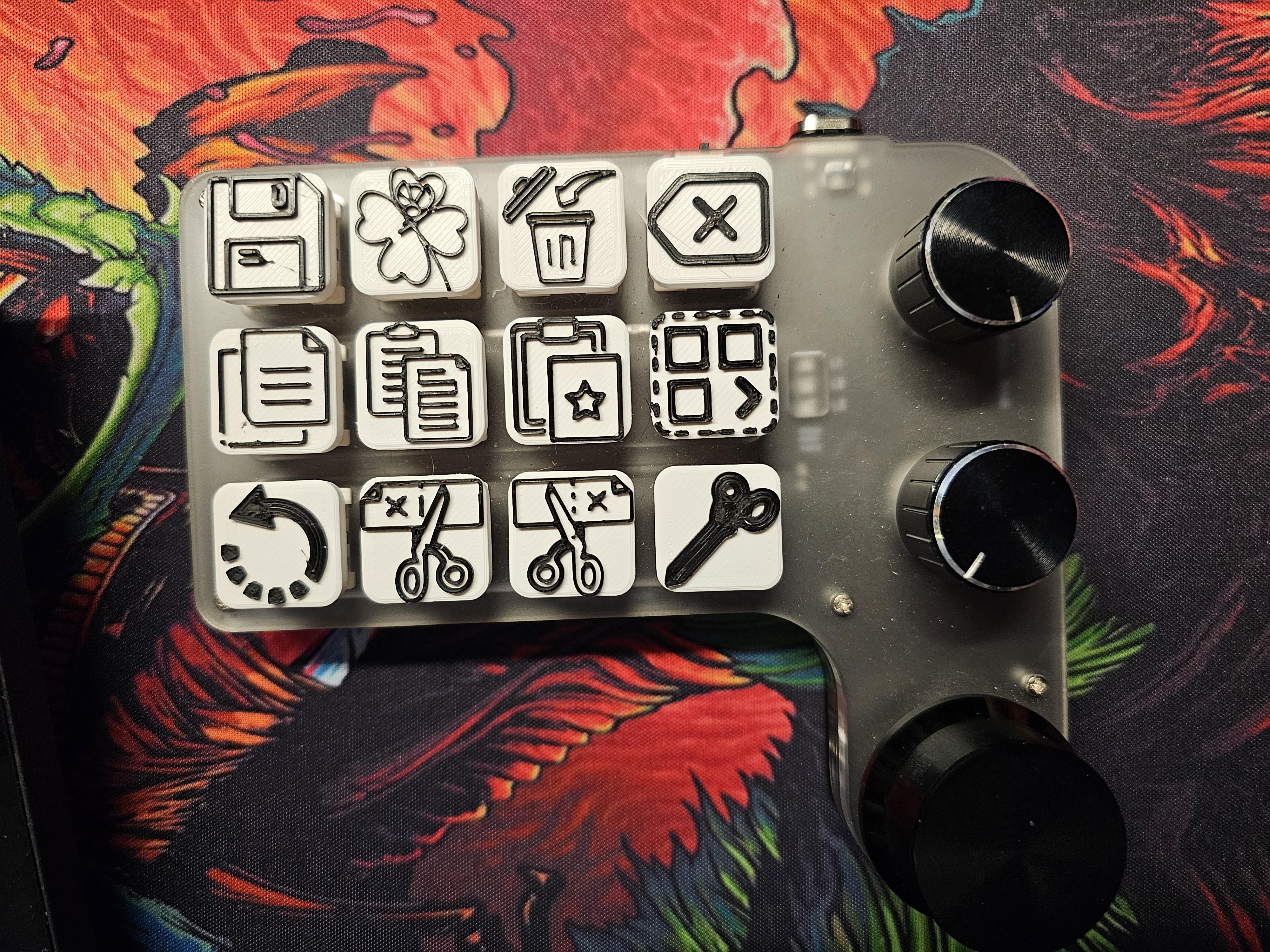 Low Profile Macro Keyboard Keycaps for Video Editing