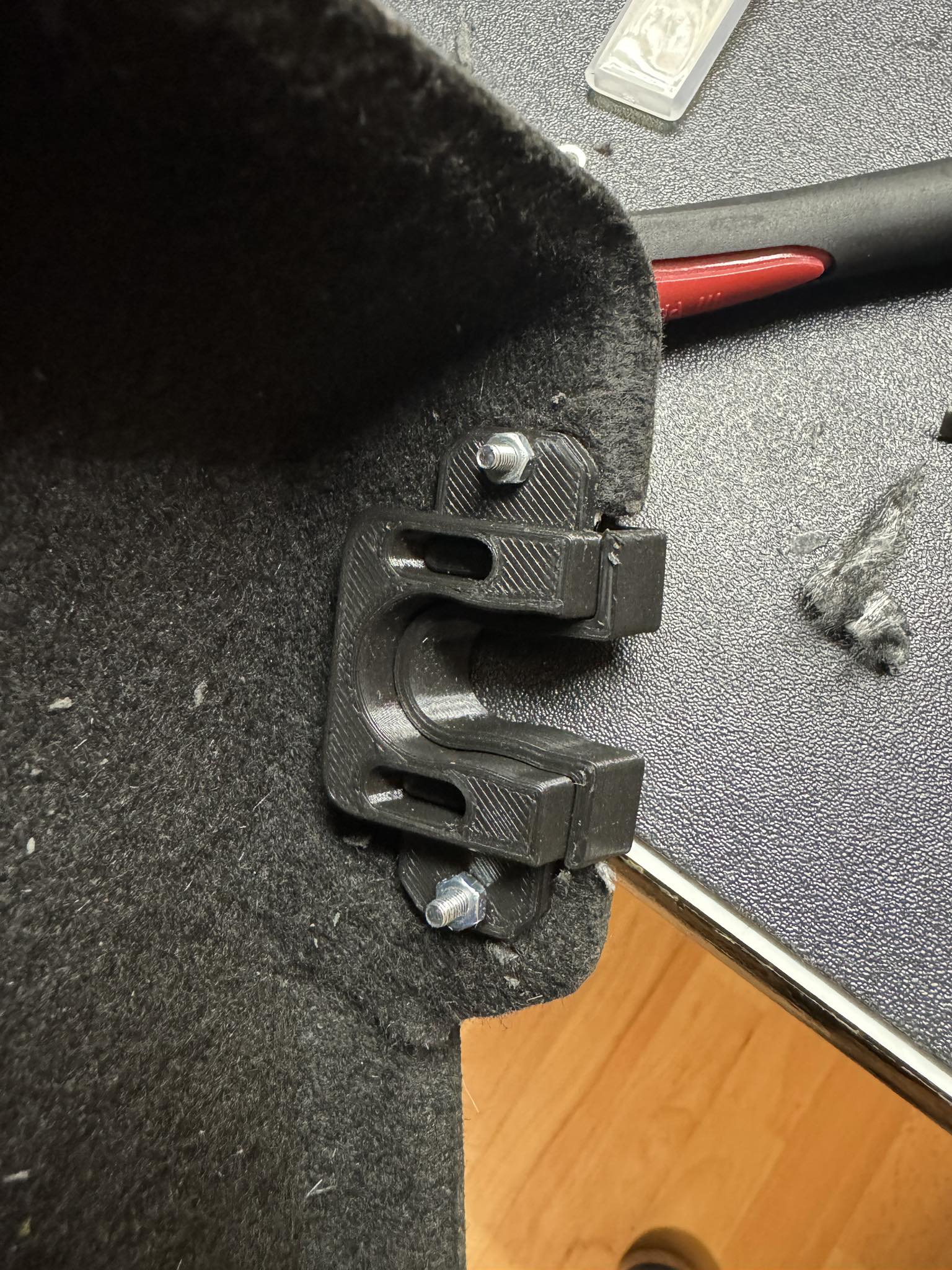 Ford  Fiesta/Focus trunk clip